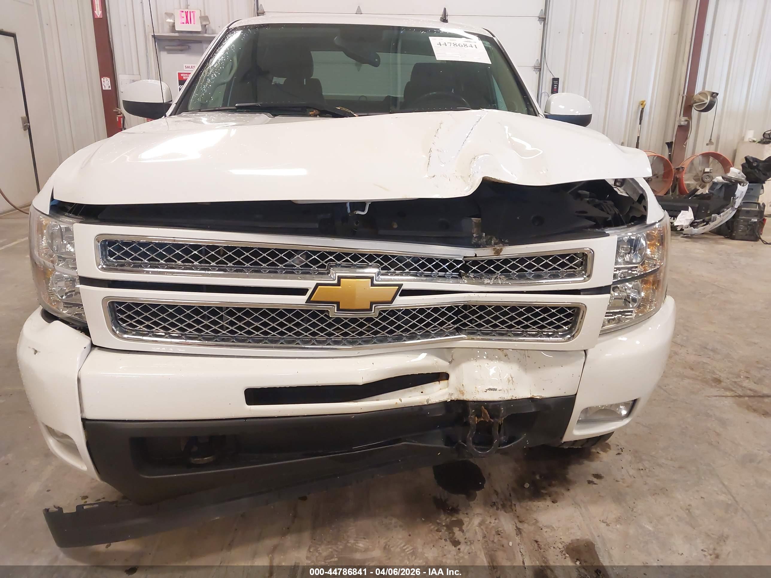 CHEVROLET SILVERADO image 6