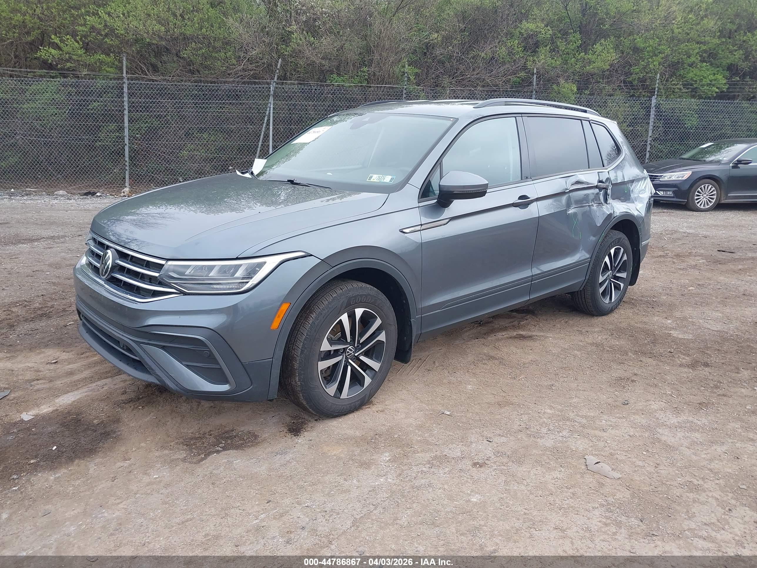 VOLKSWAGEN TIGUAN image 2
