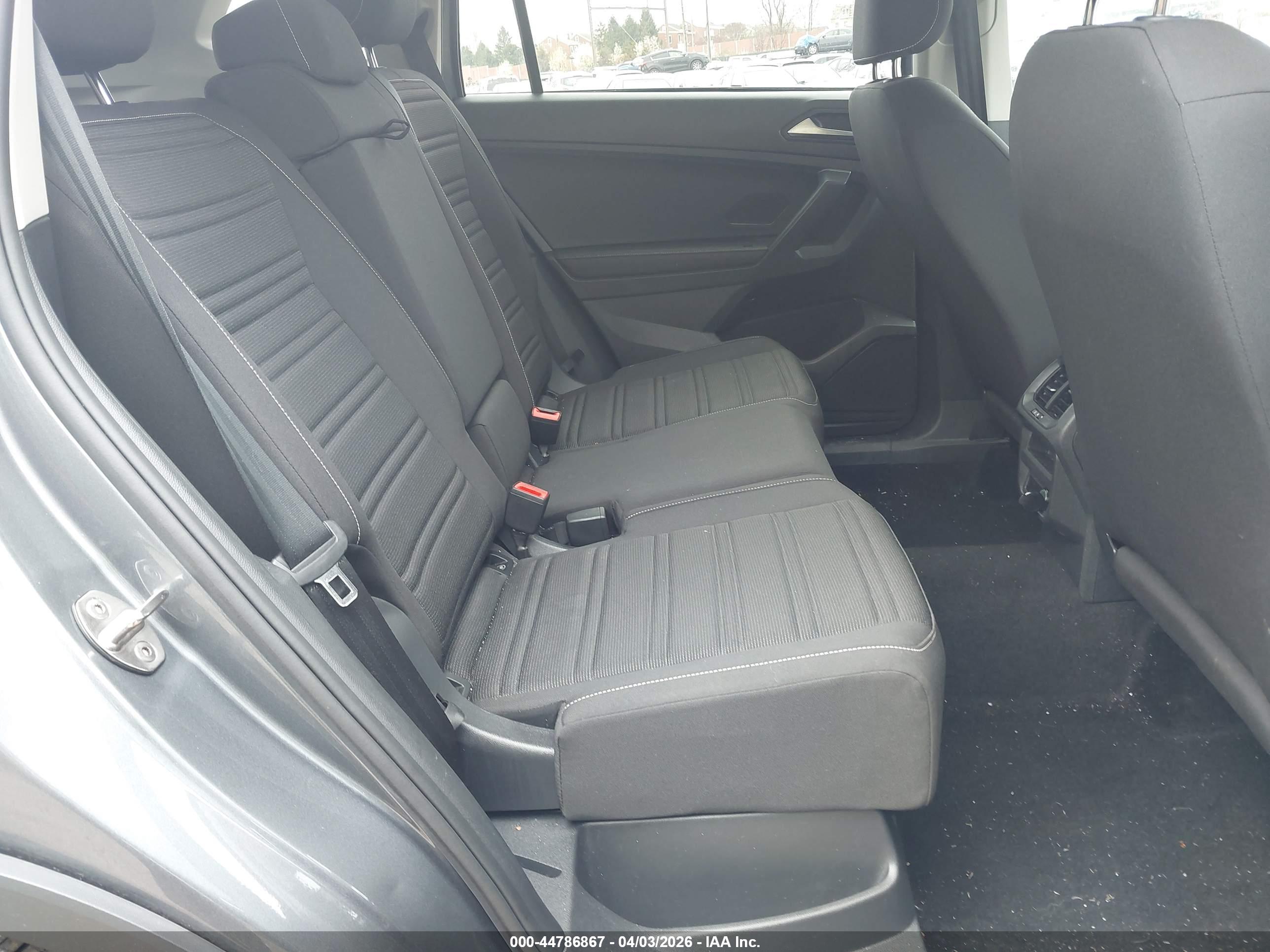 VOLKSWAGEN TIGUAN image 8