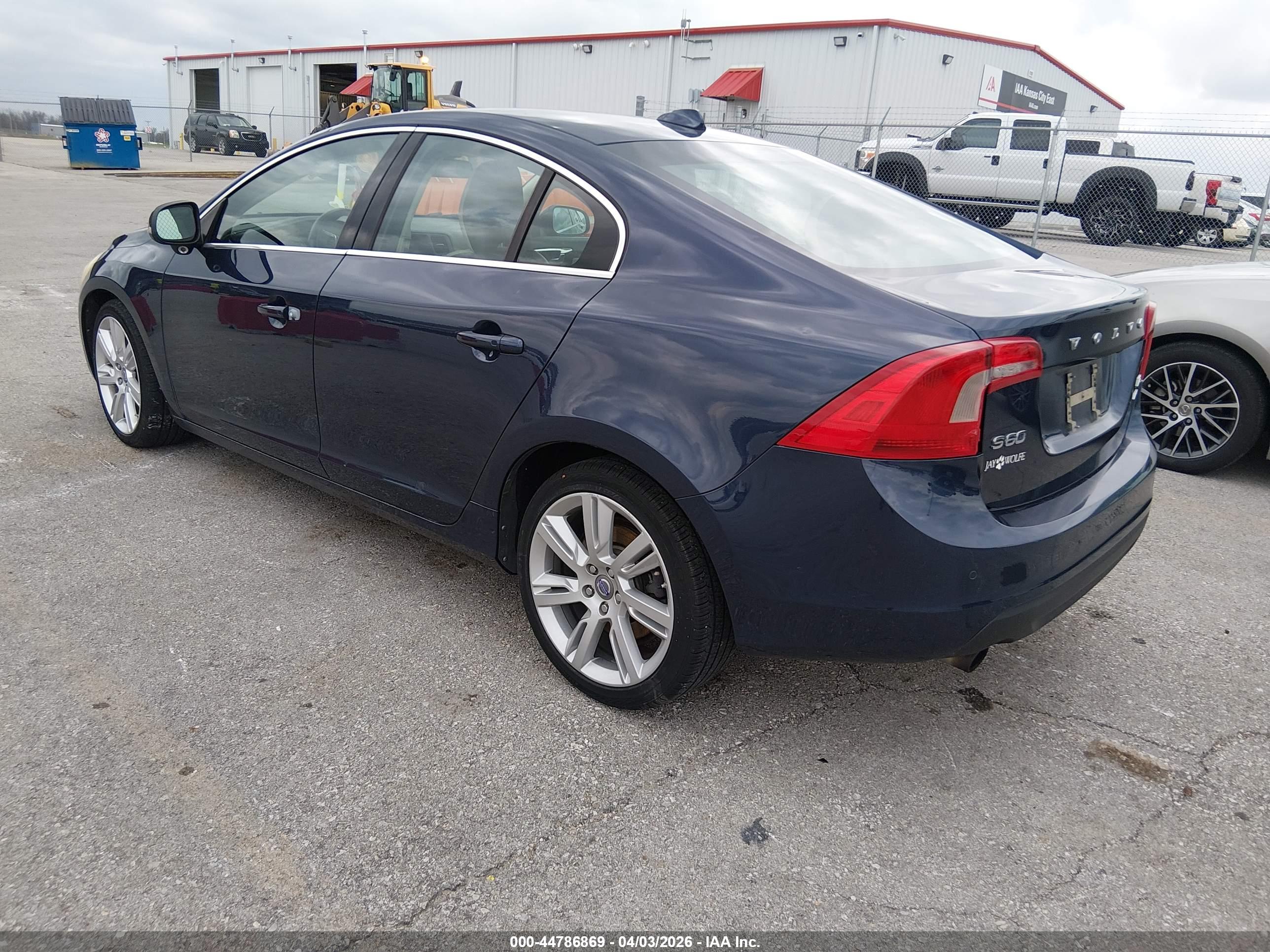 VOLVO S60 image 3