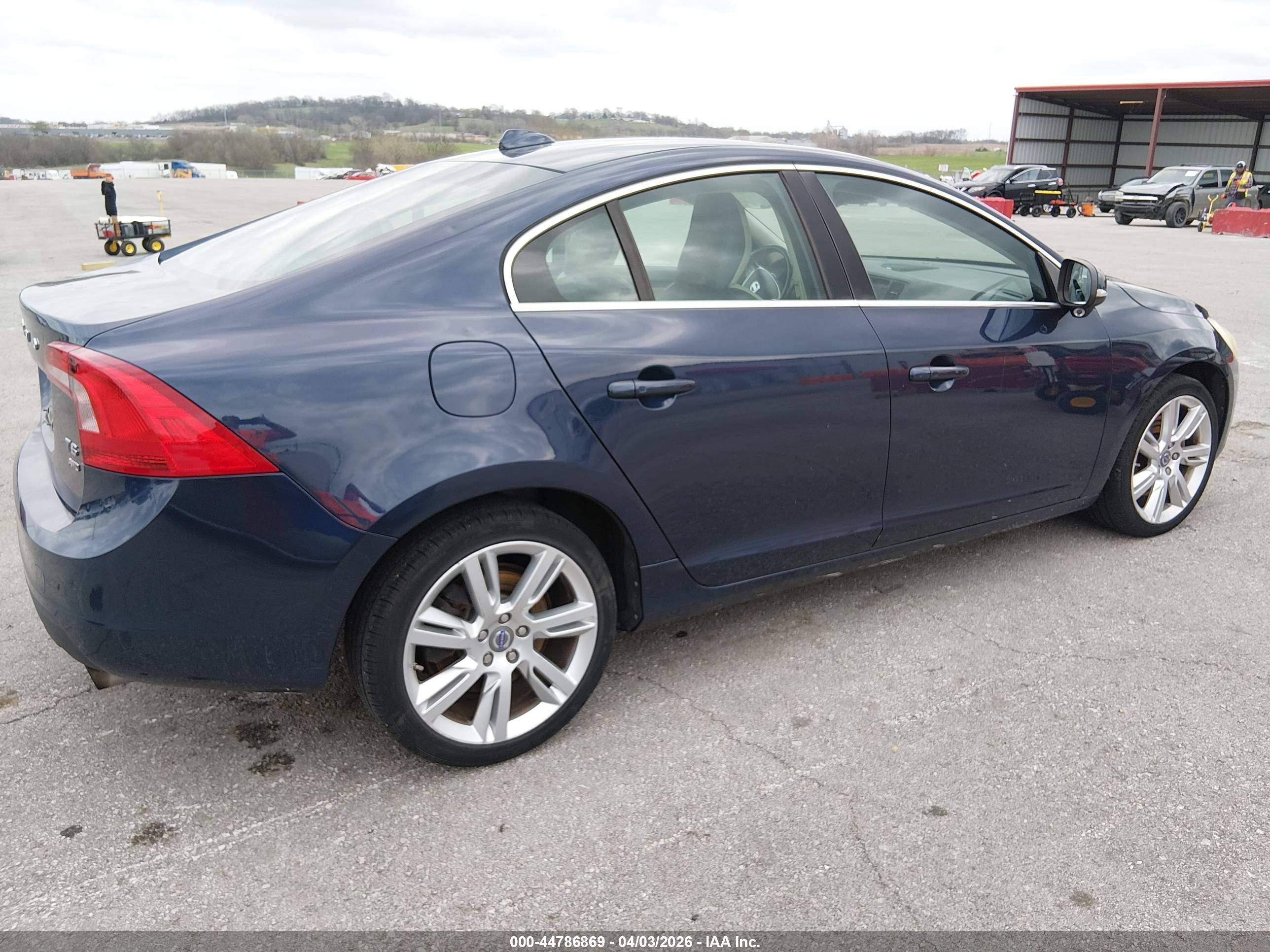 VOLVO S60 image 4