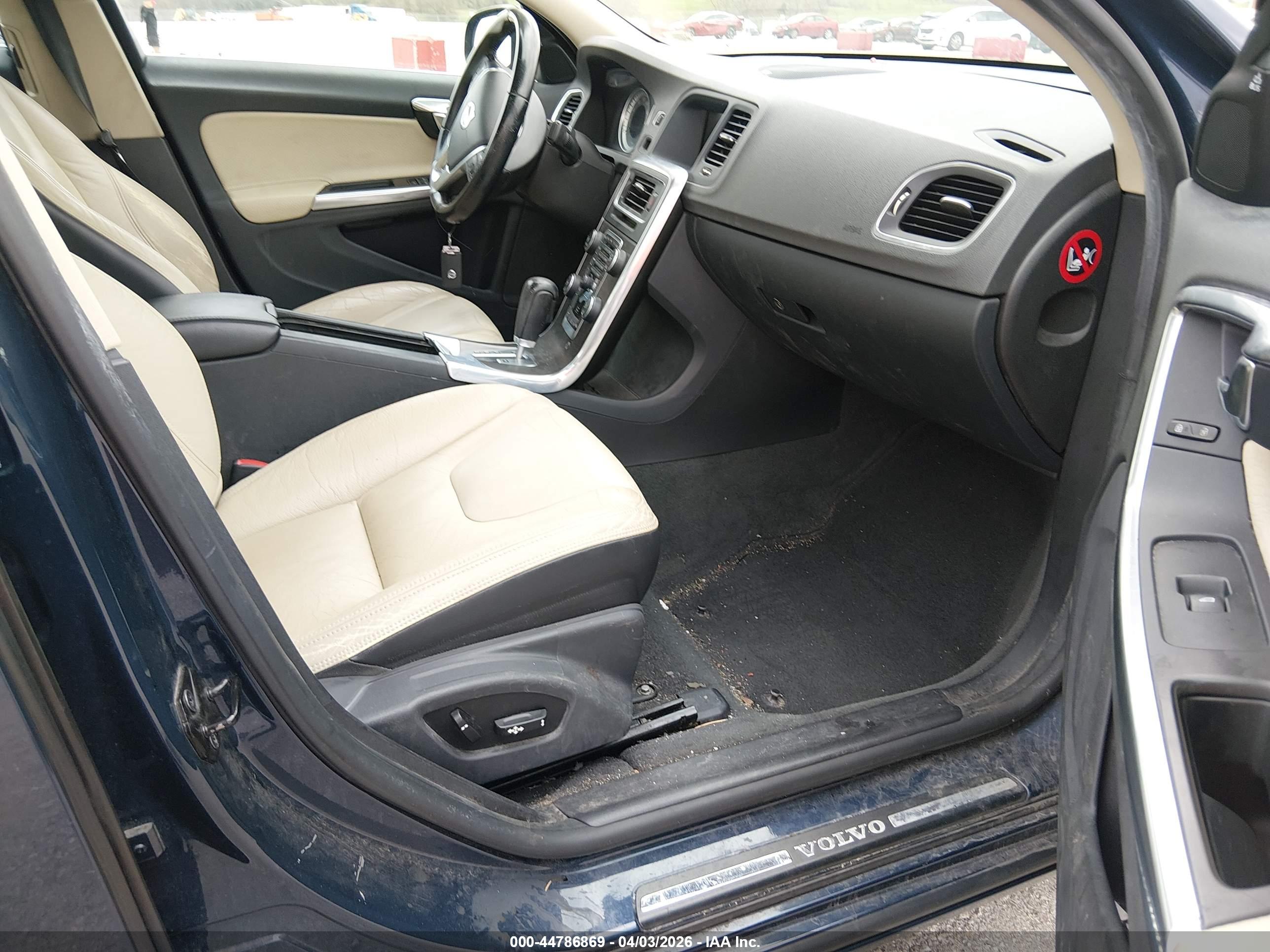 VOLVO S60 image 5