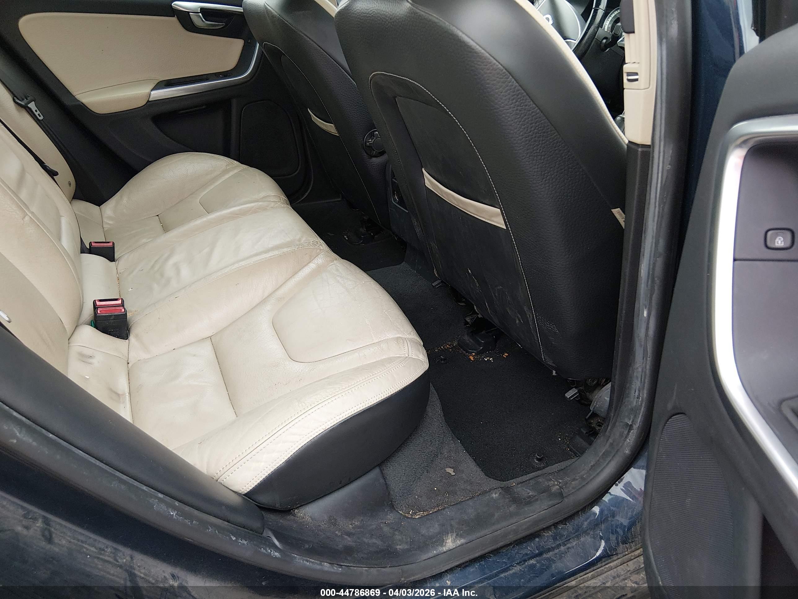 VOLVO S60 image 8