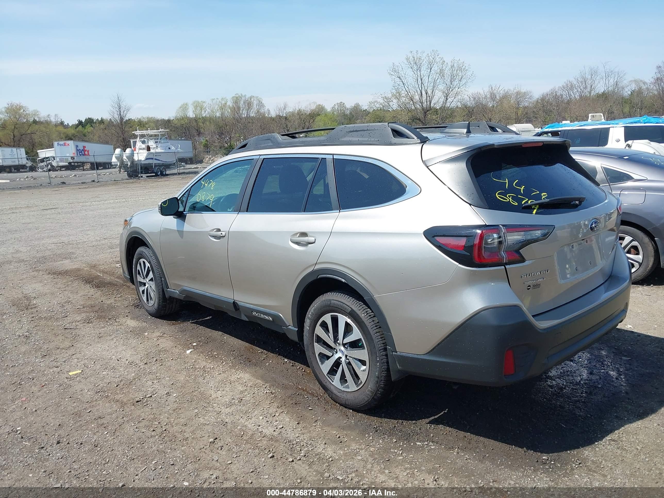 SUBARU OUTBACK image 3