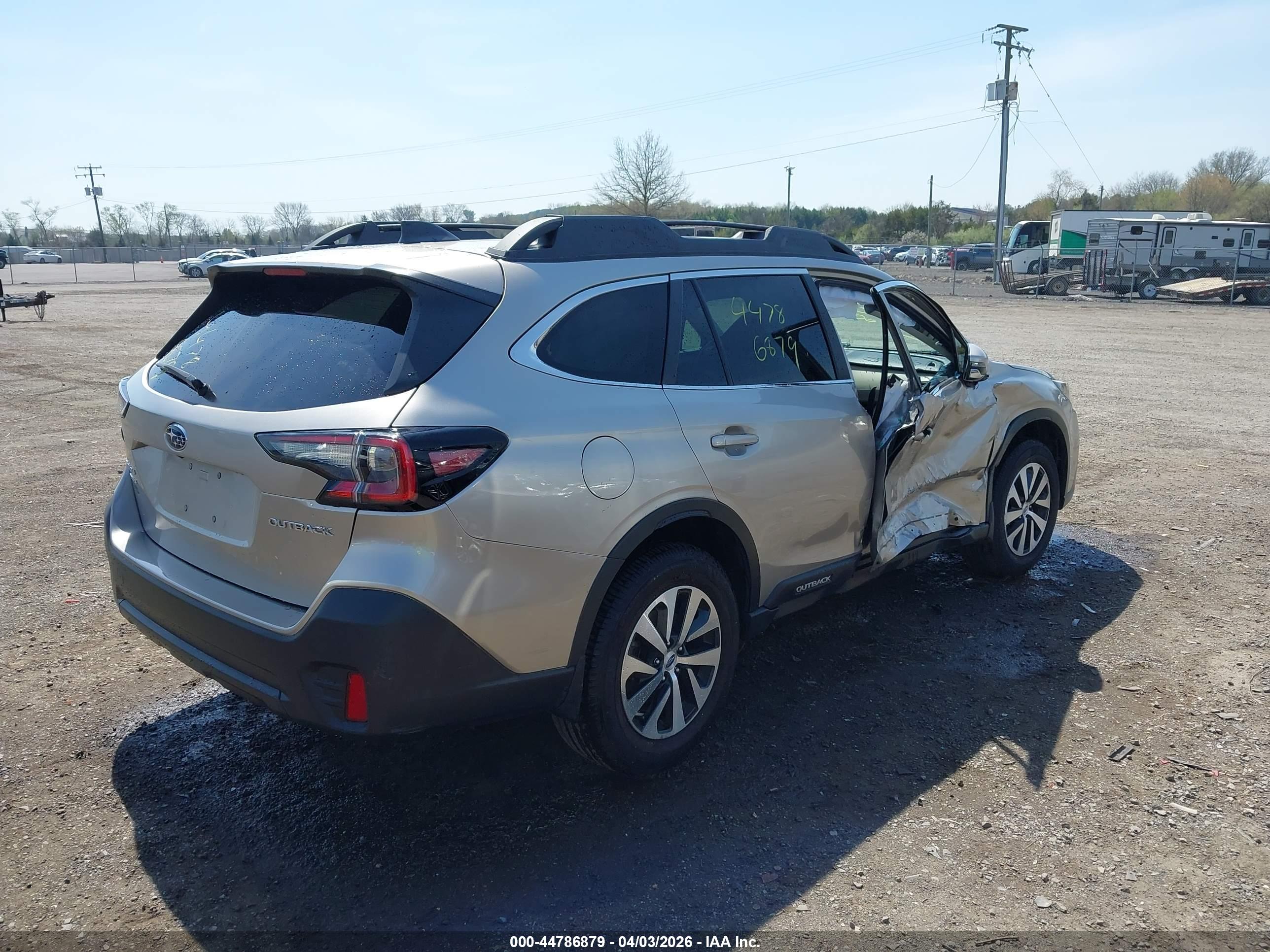 SUBARU OUTBACK image 4