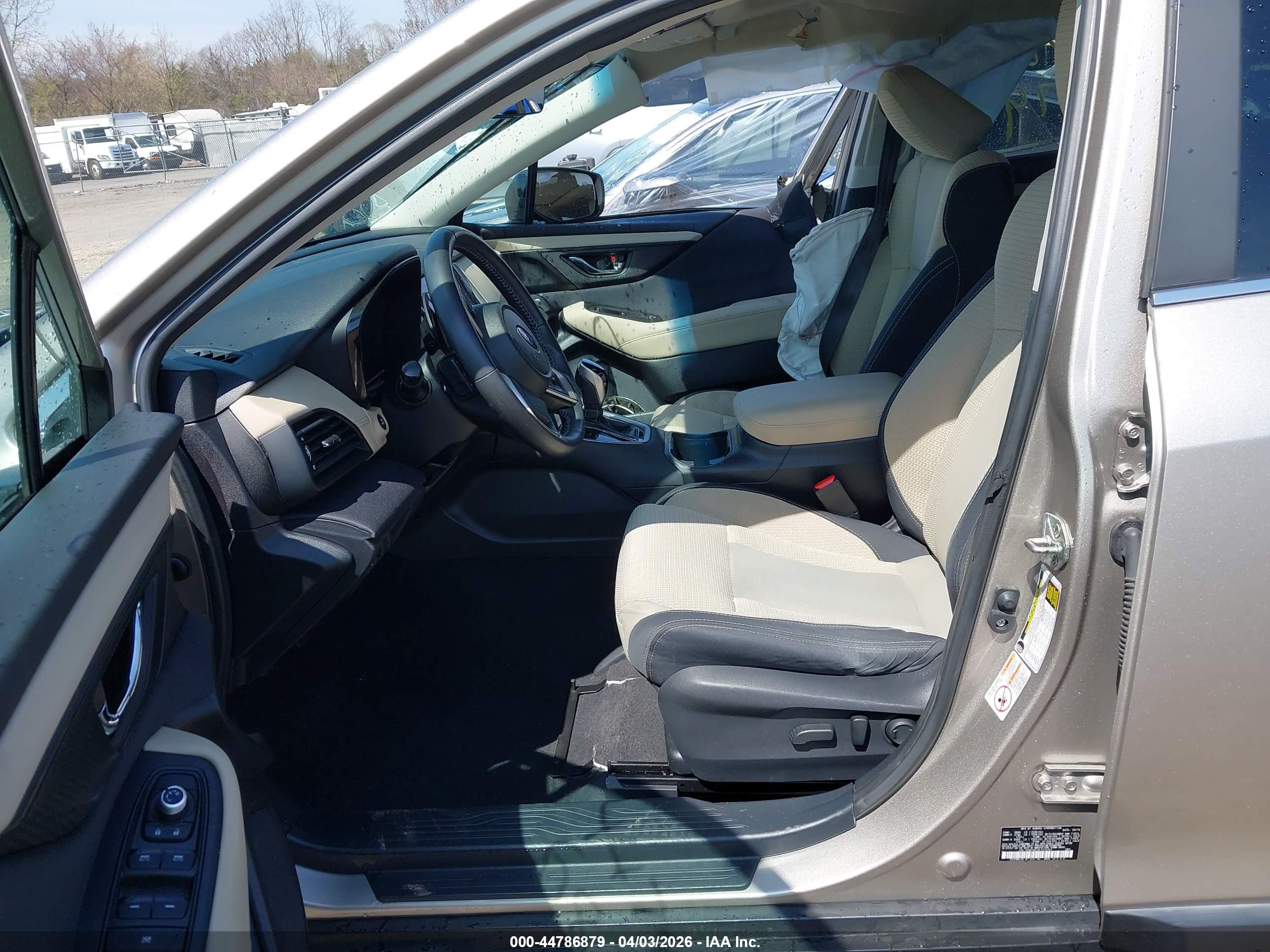 SUBARU OUTBACK image 5
