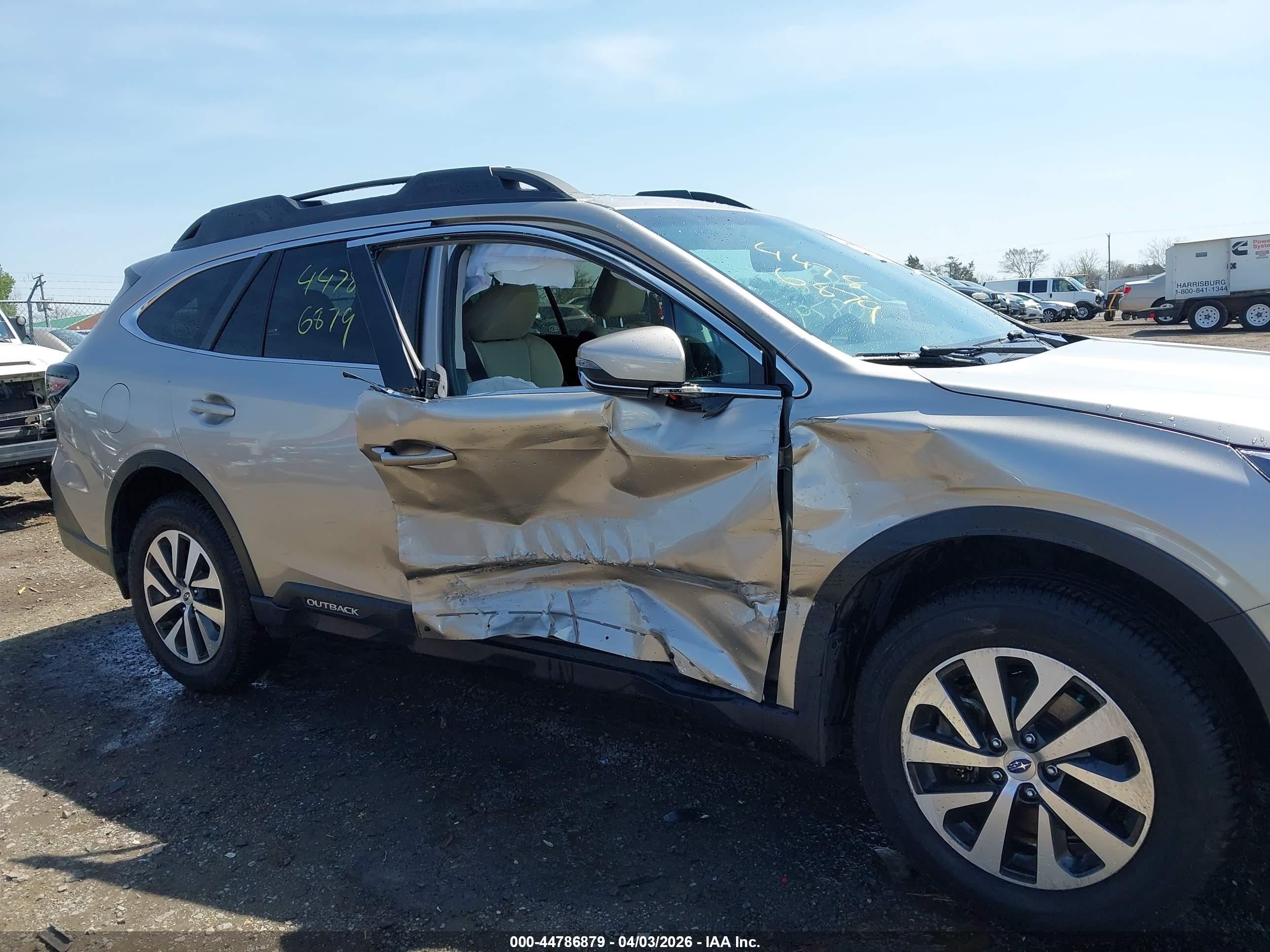 SUBARU OUTBACK image 6