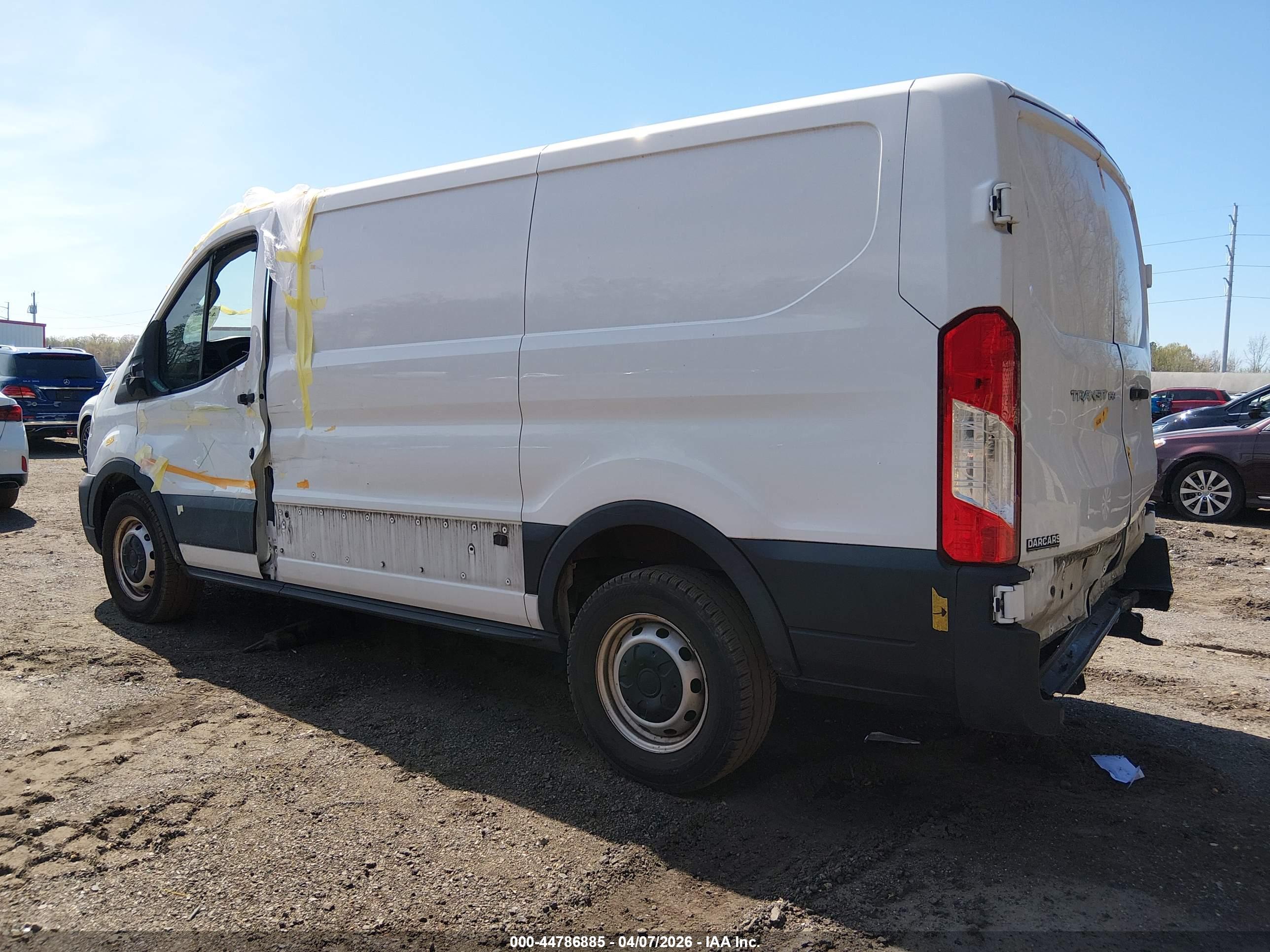 FORD TRANSIT-150 image 3