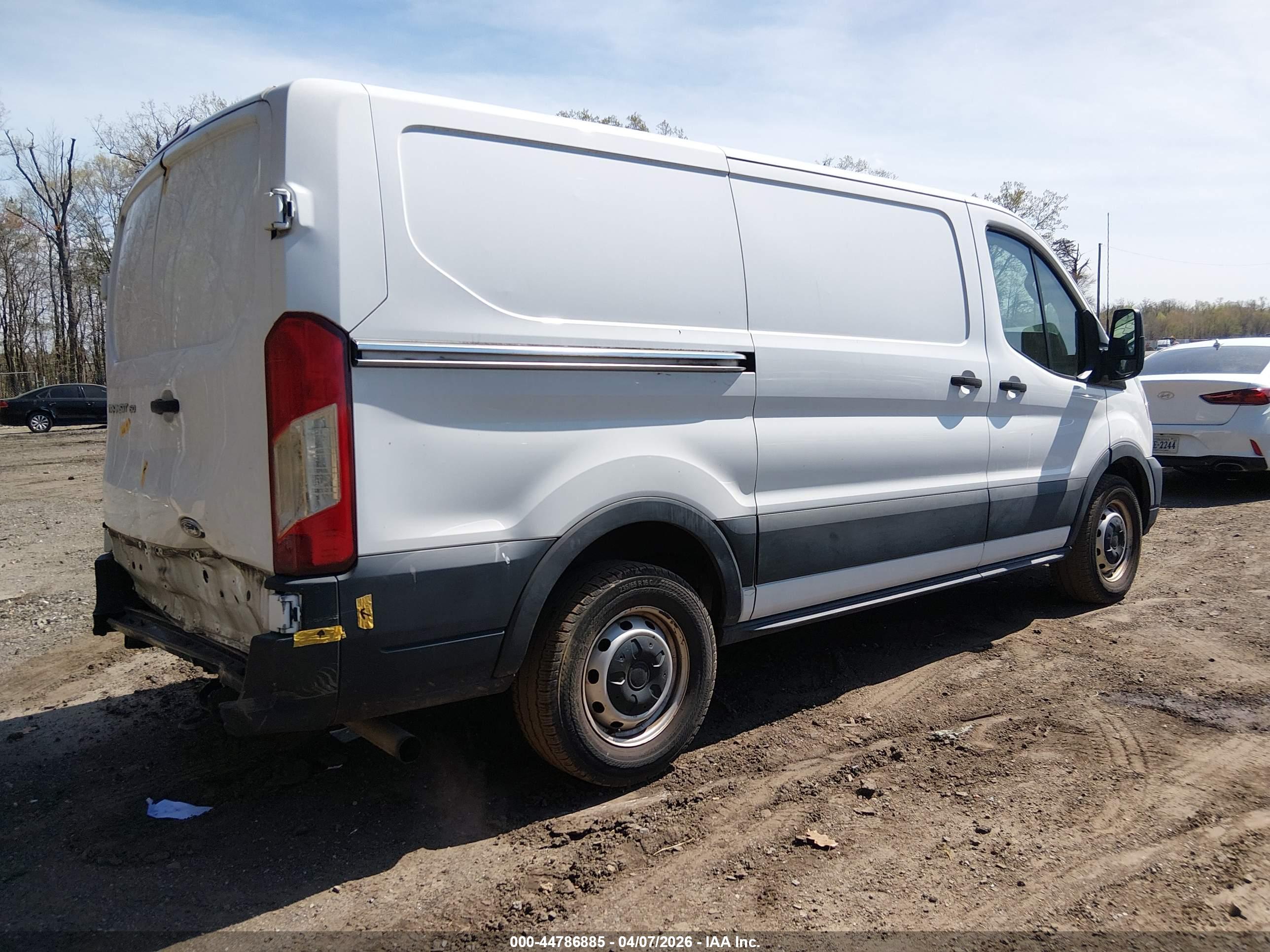 FORD TRANSIT-150 image 4