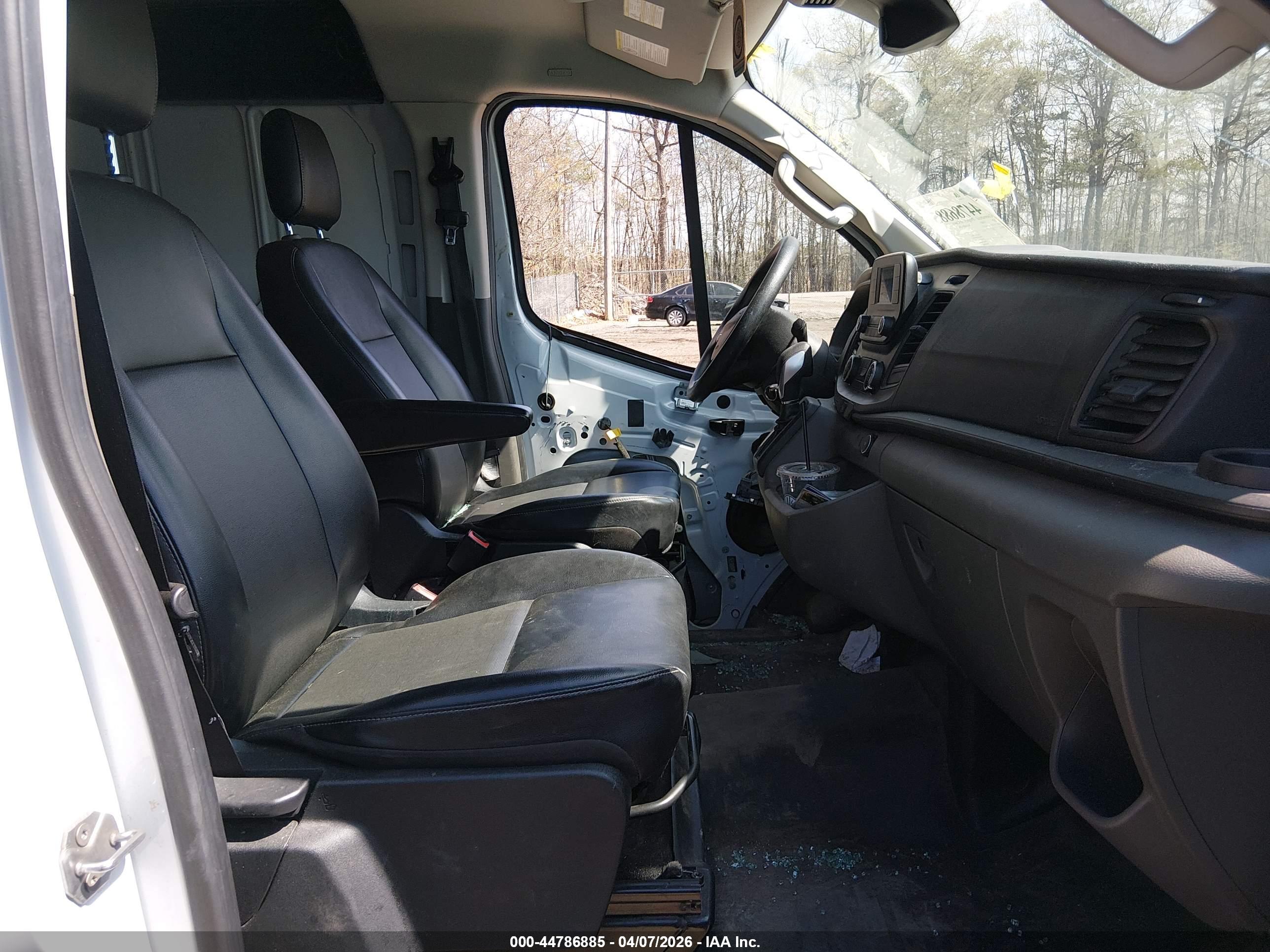 FORD TRANSIT-150 image 5