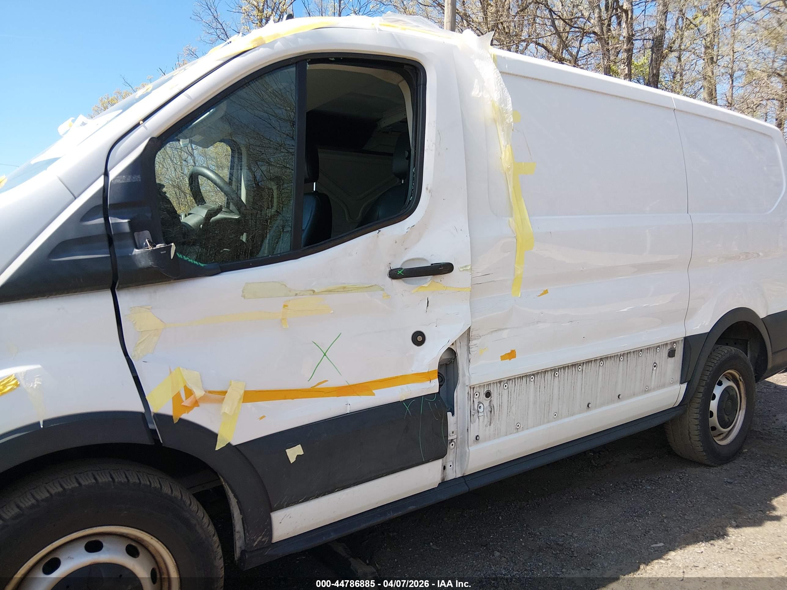 FORD TRANSIT-150 image 6