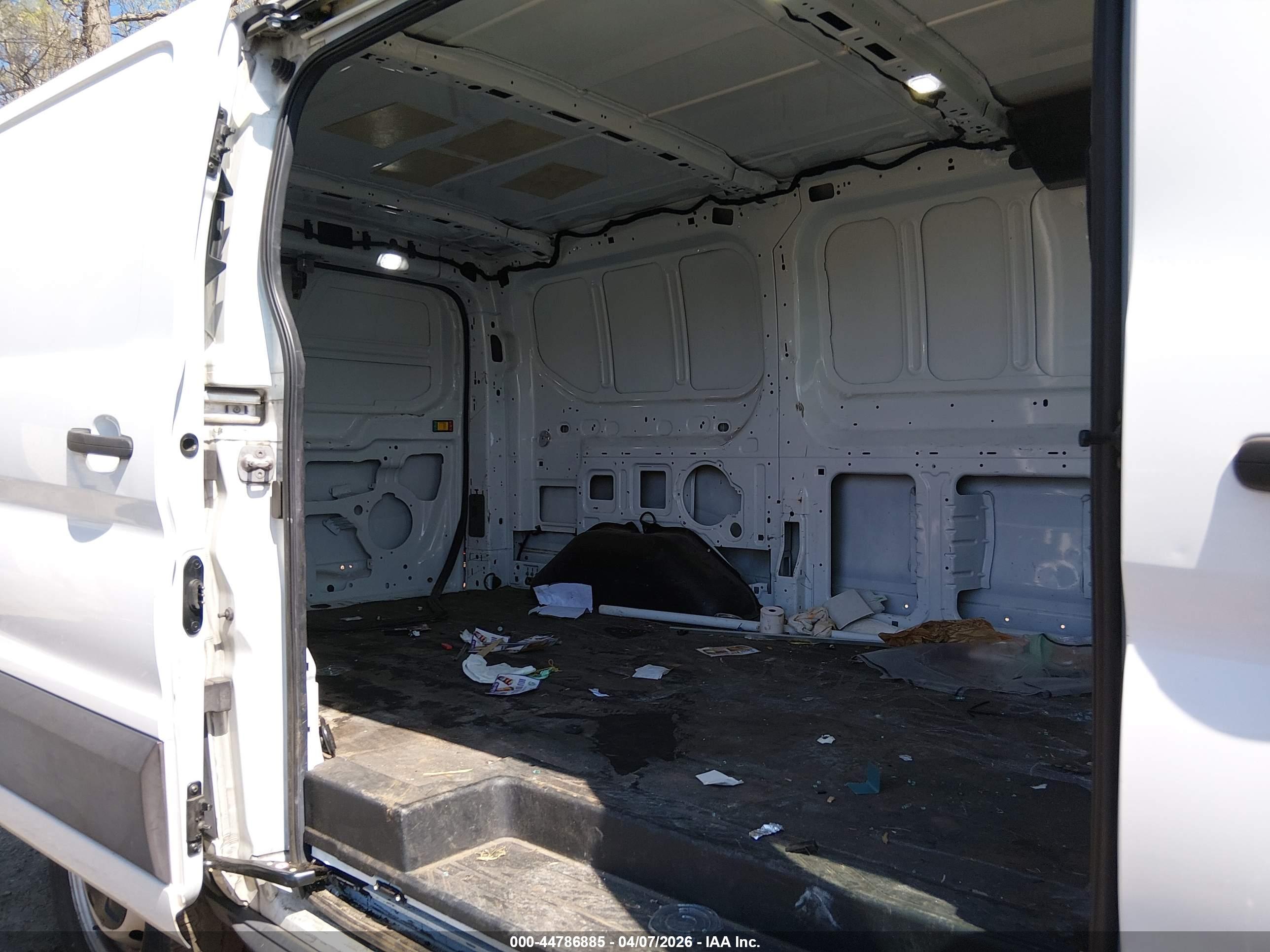FORD TRANSIT-150 image 8