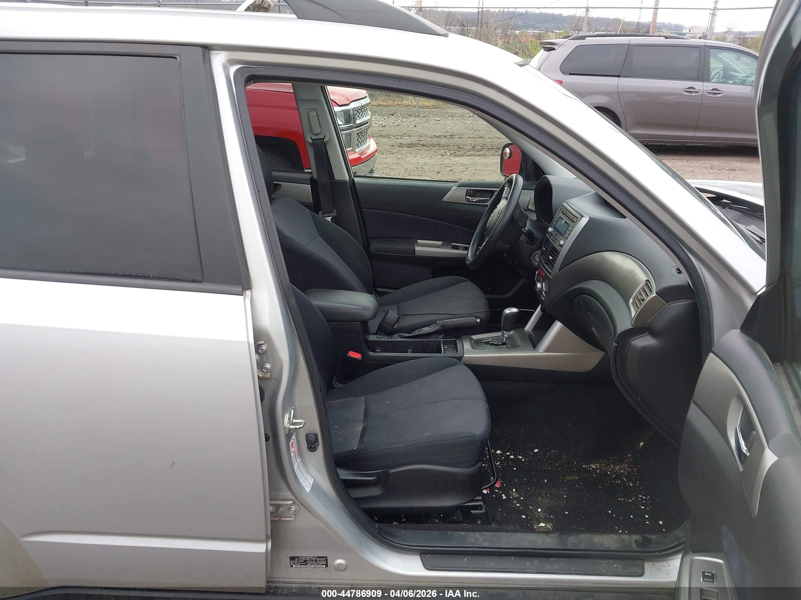 SUBARU FORESTER image 5