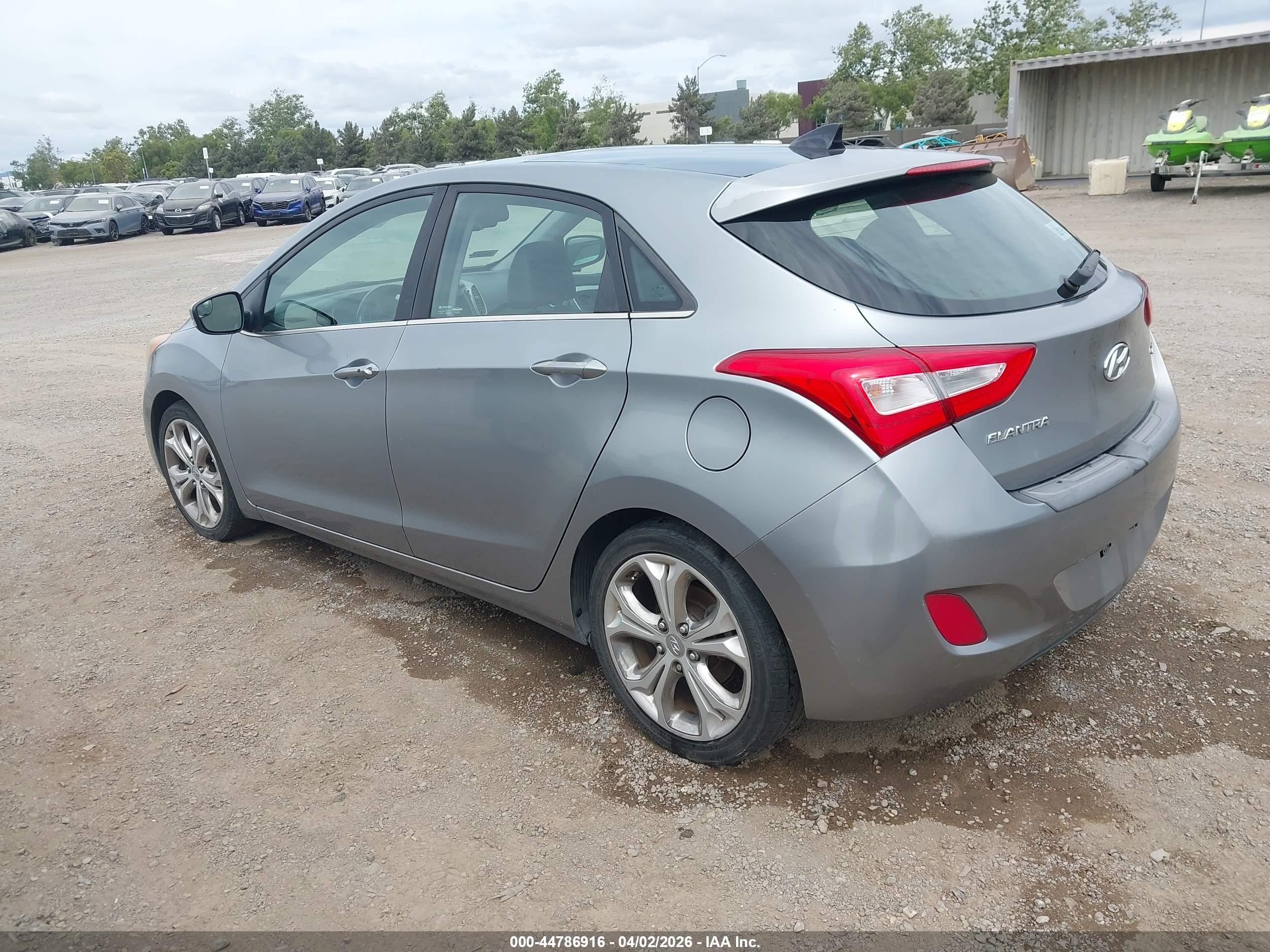 HYUNDAI ELANTRA image 3