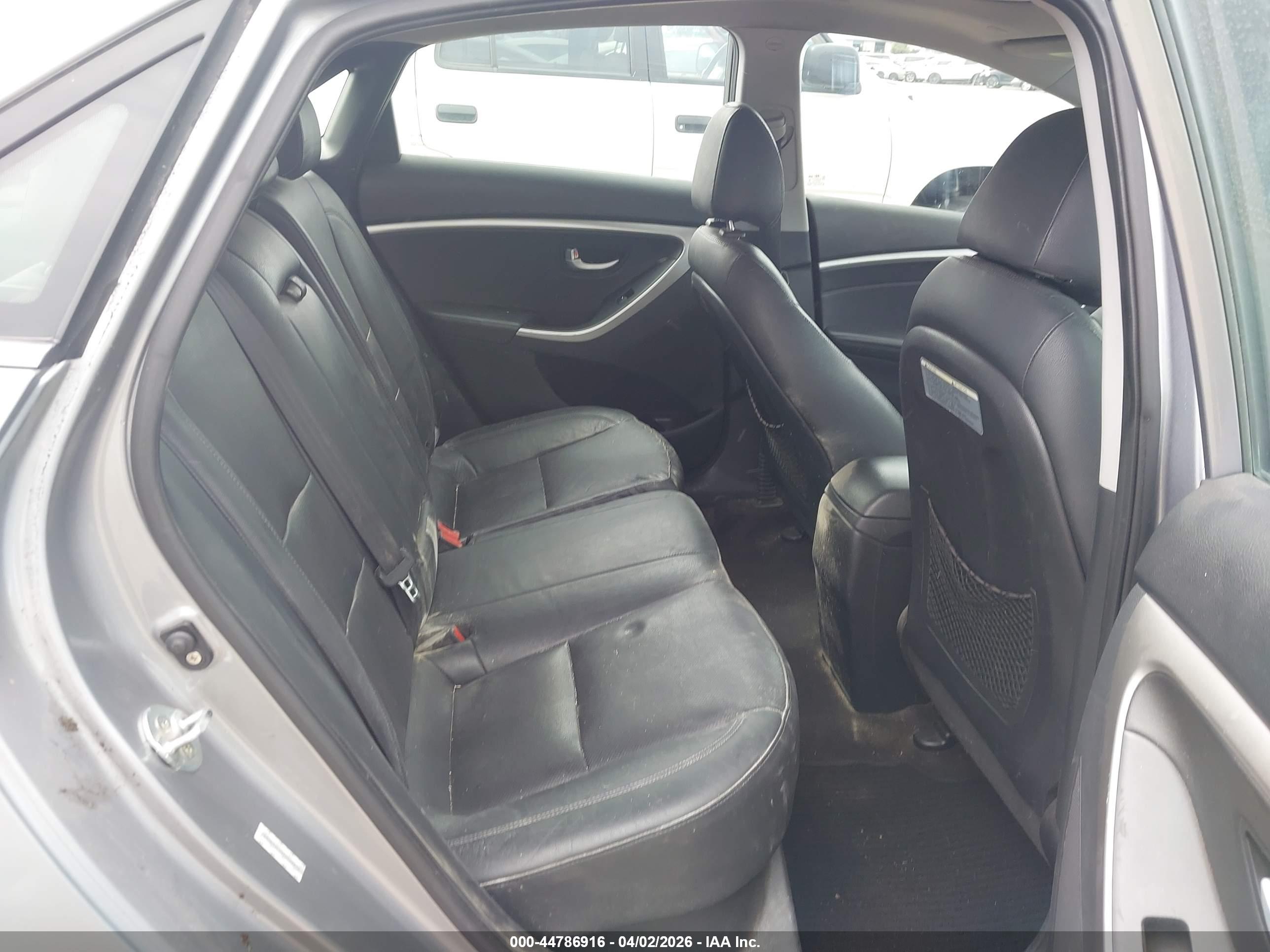 HYUNDAI ELANTRA image 8