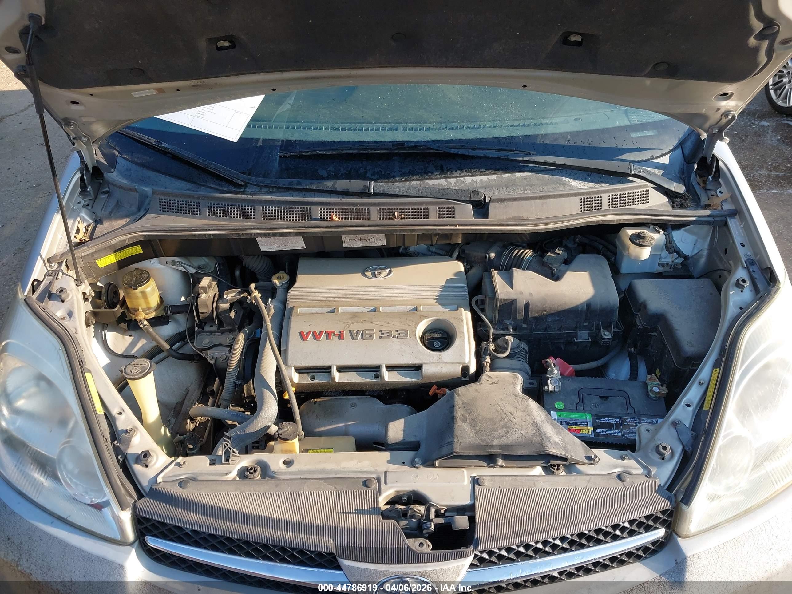 TOYOTA SIENNA image 10
