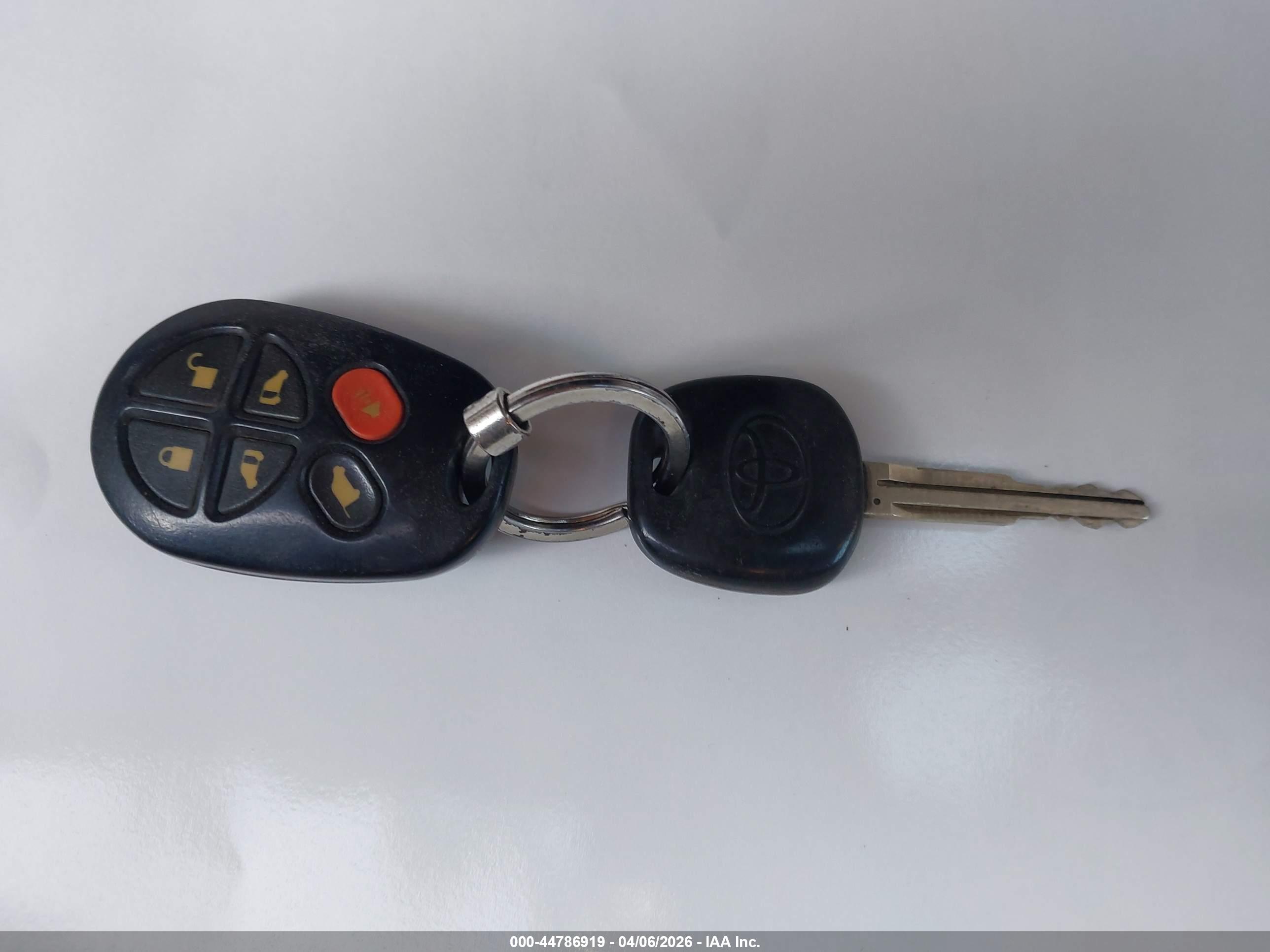 TOYOTA SIENNA image 11