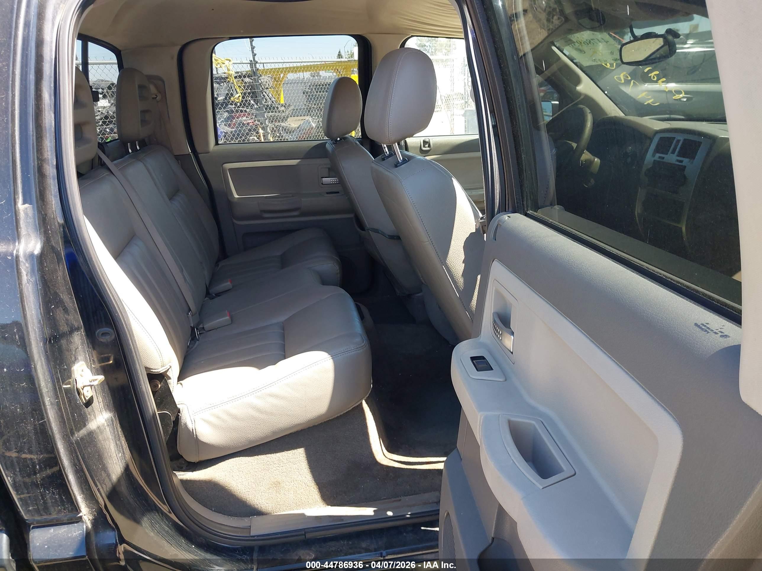 DODGE DAKOTA image 8