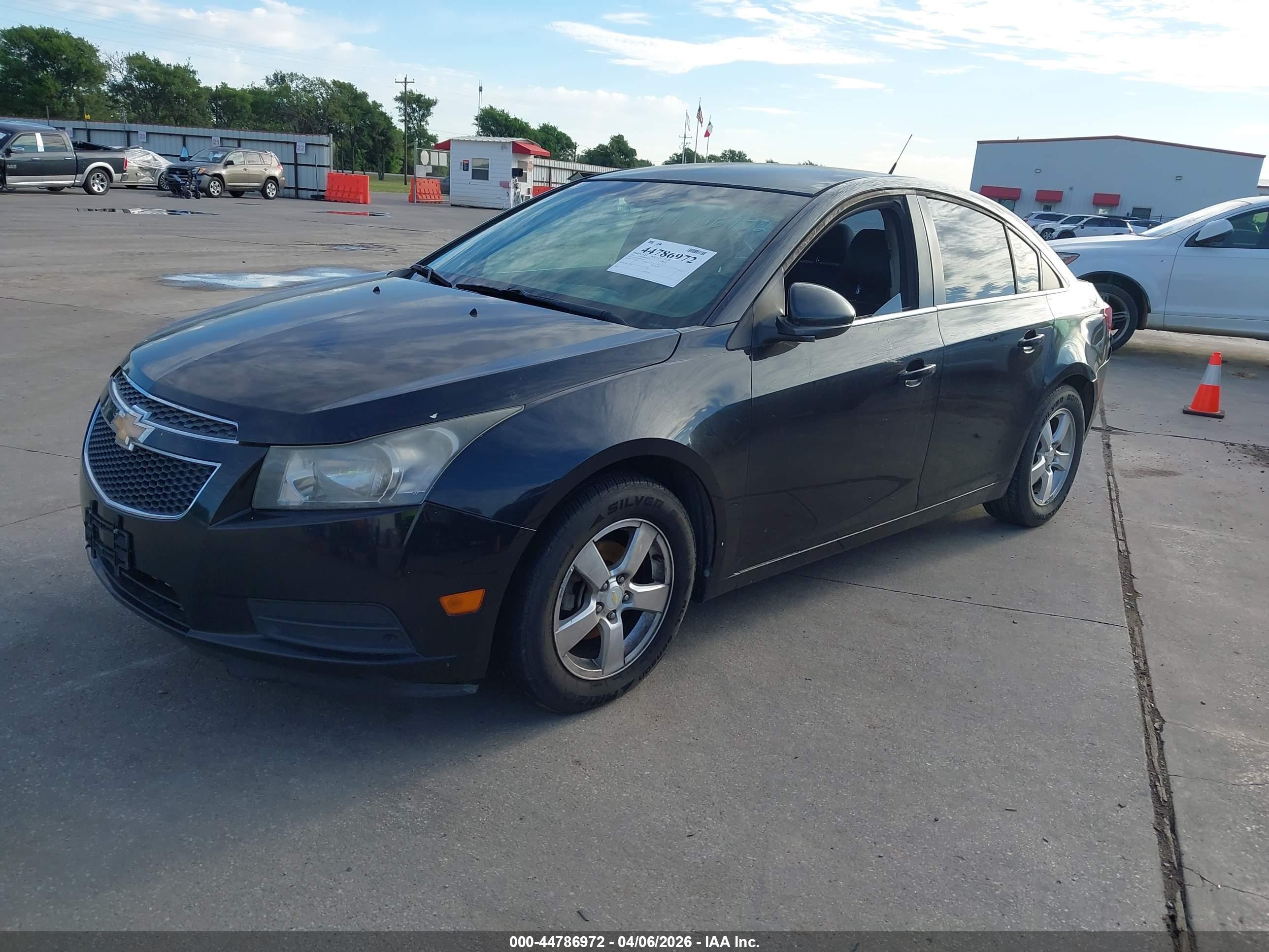 CHEVROLET CRUZE image 2
