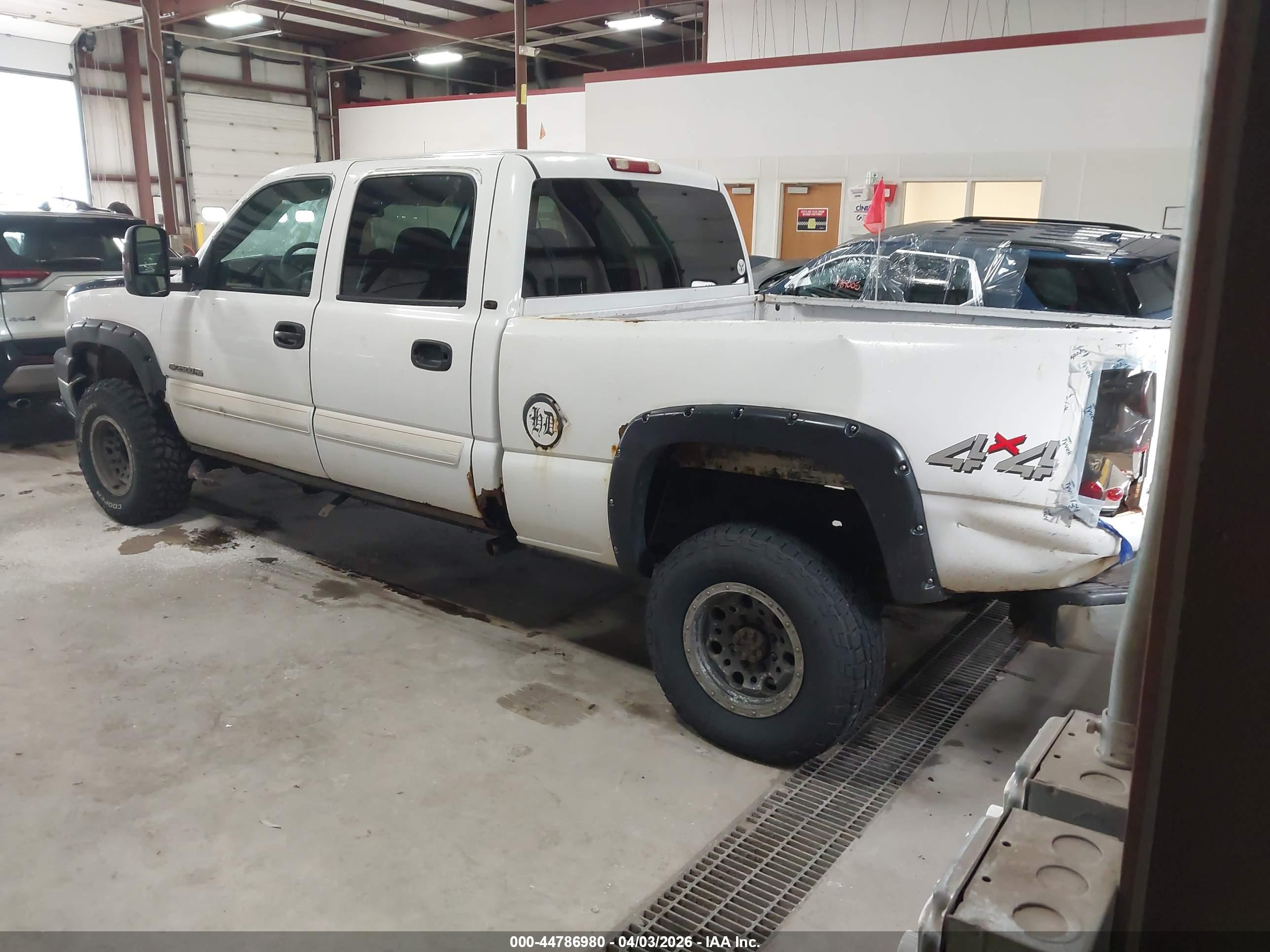 CHEVROLET SILVERADO image 3