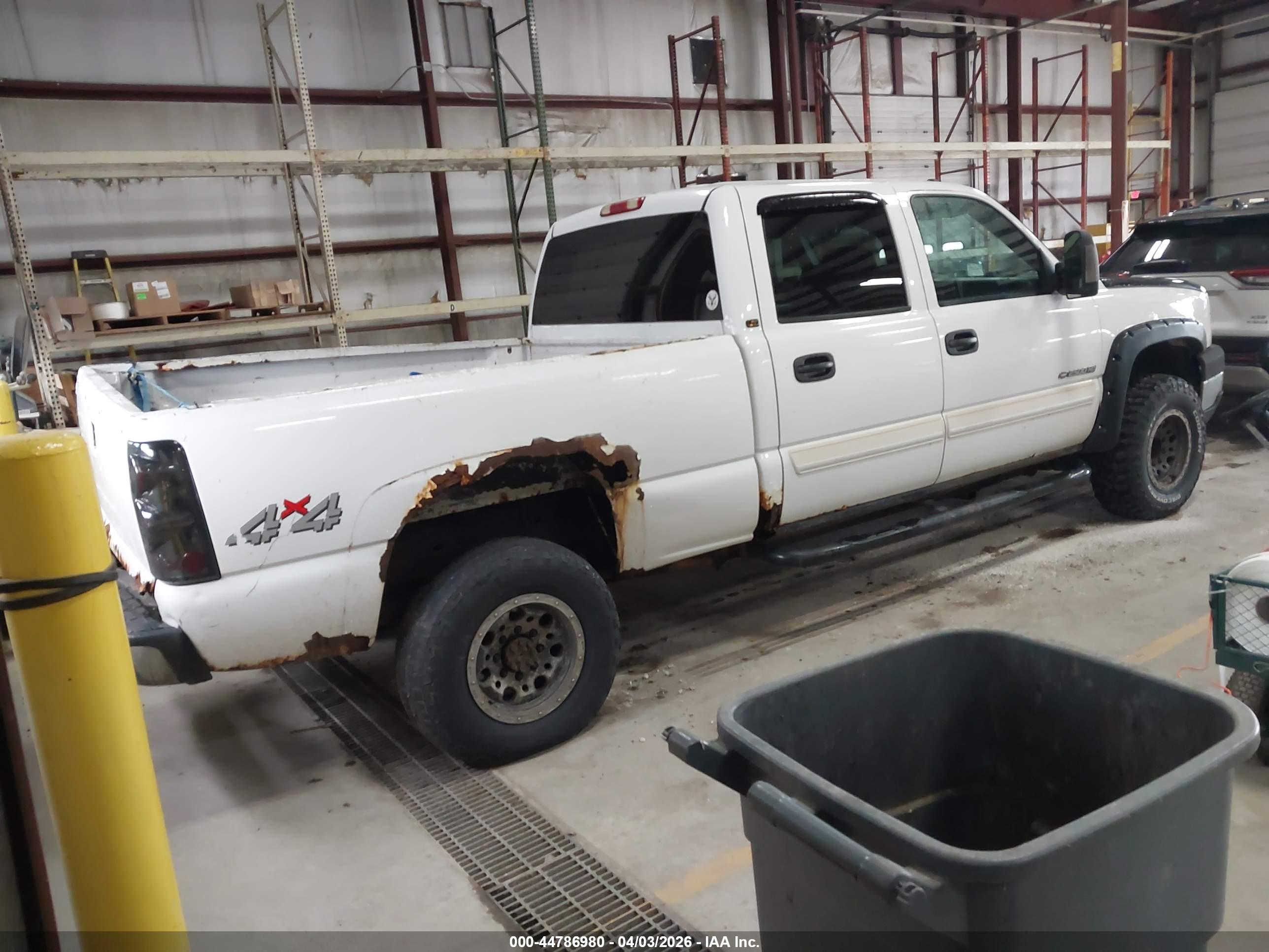 CHEVROLET SILVERADO image 4