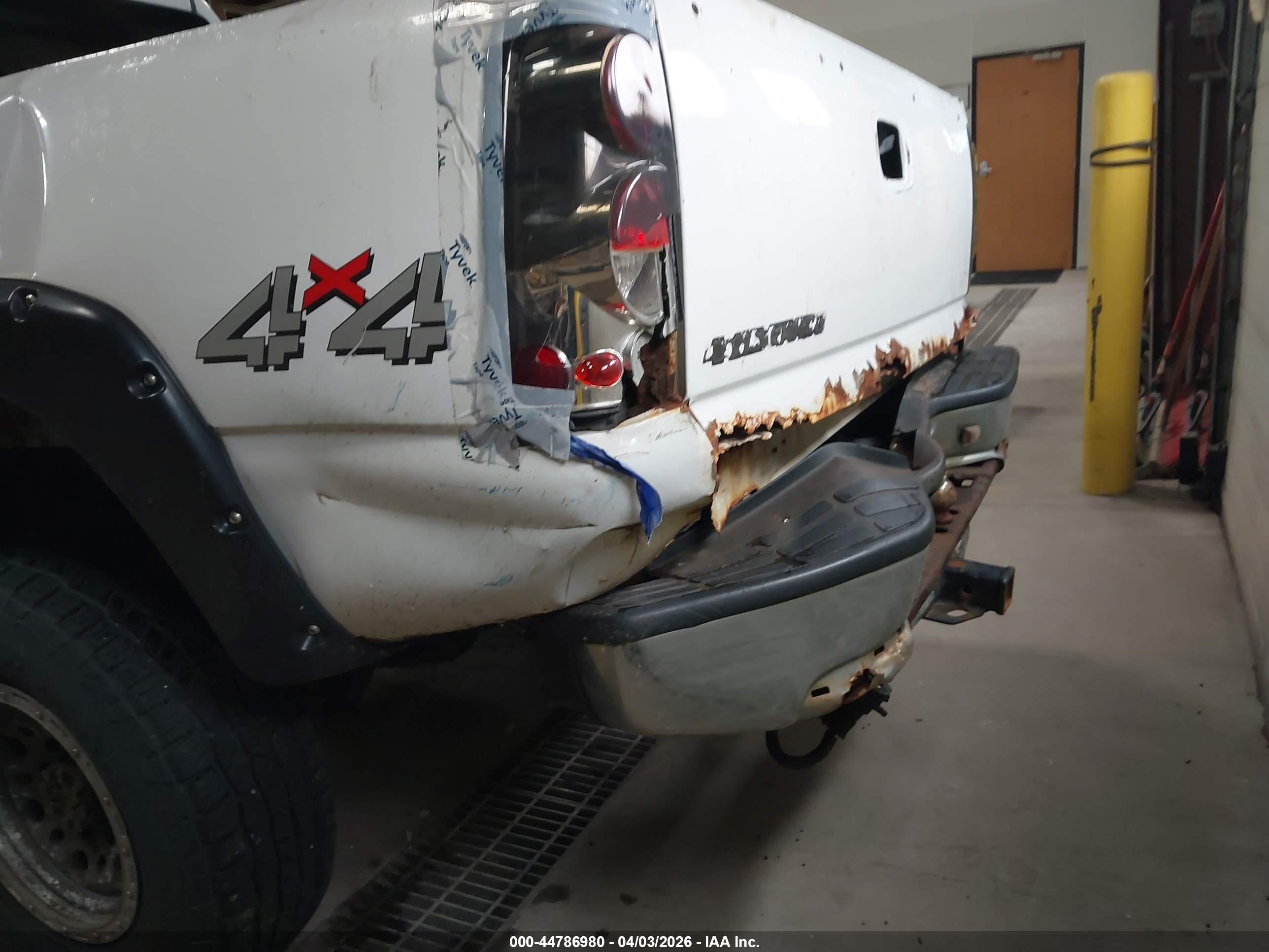 CHEVROLET SILVERADO image 6