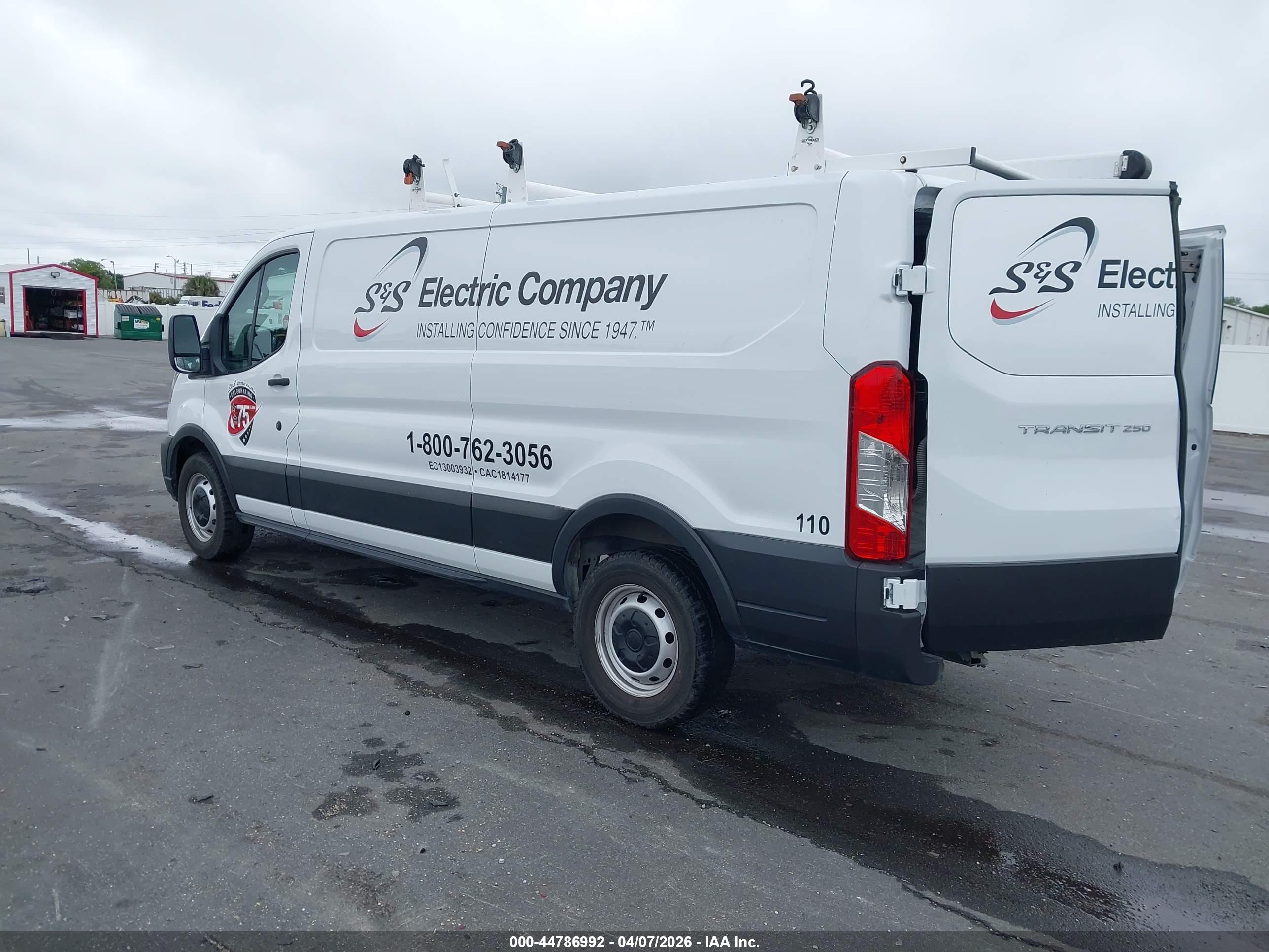 FORD TRANSIT-250 image 3