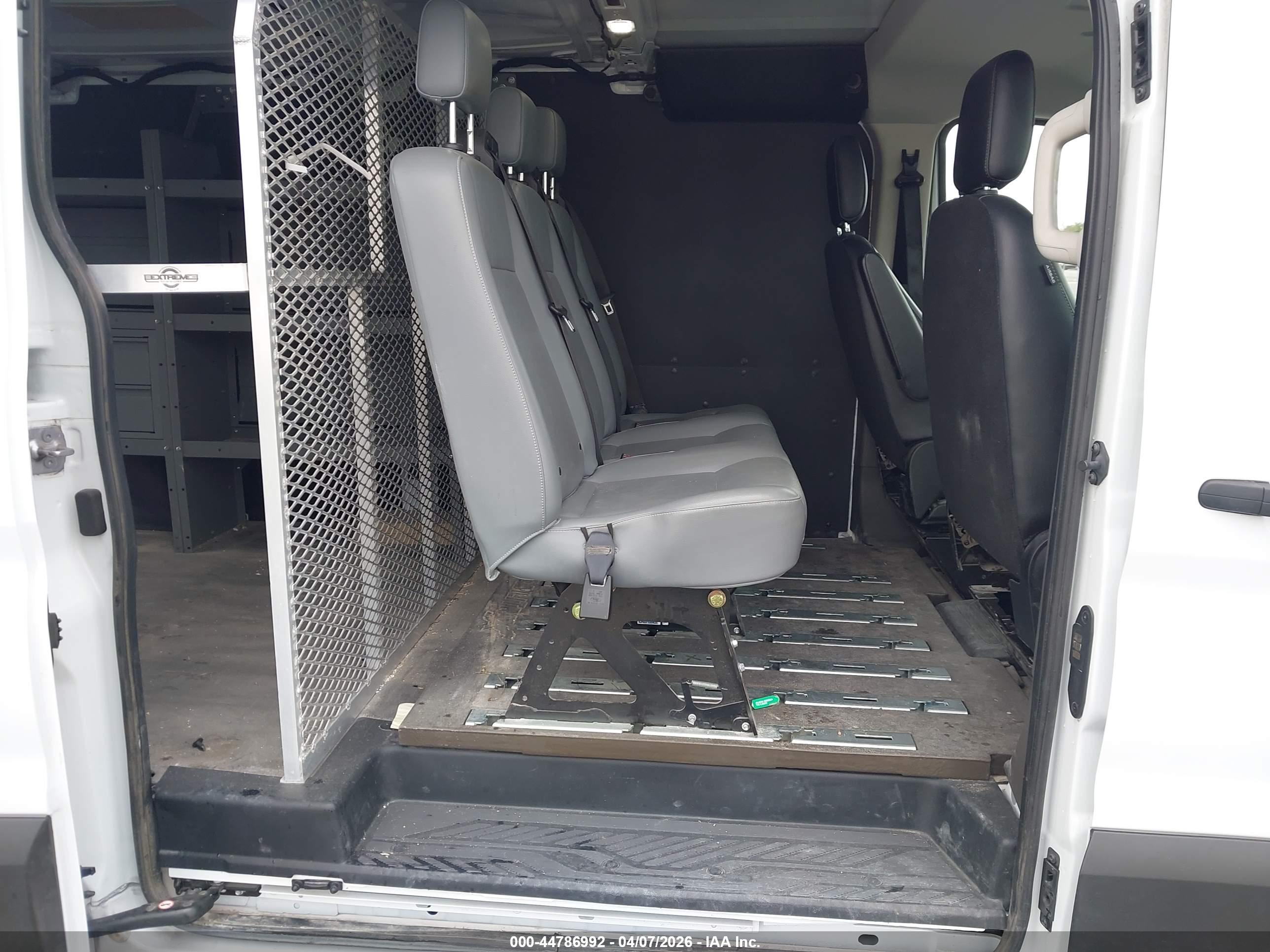 FORD TRANSIT-250 image 8