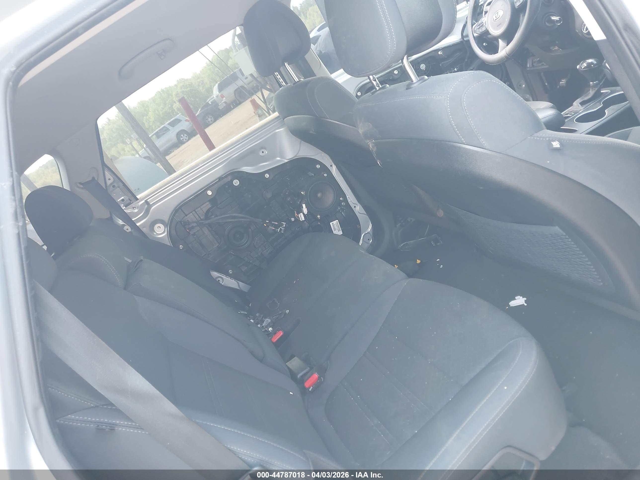 KIA SORENTO image 8