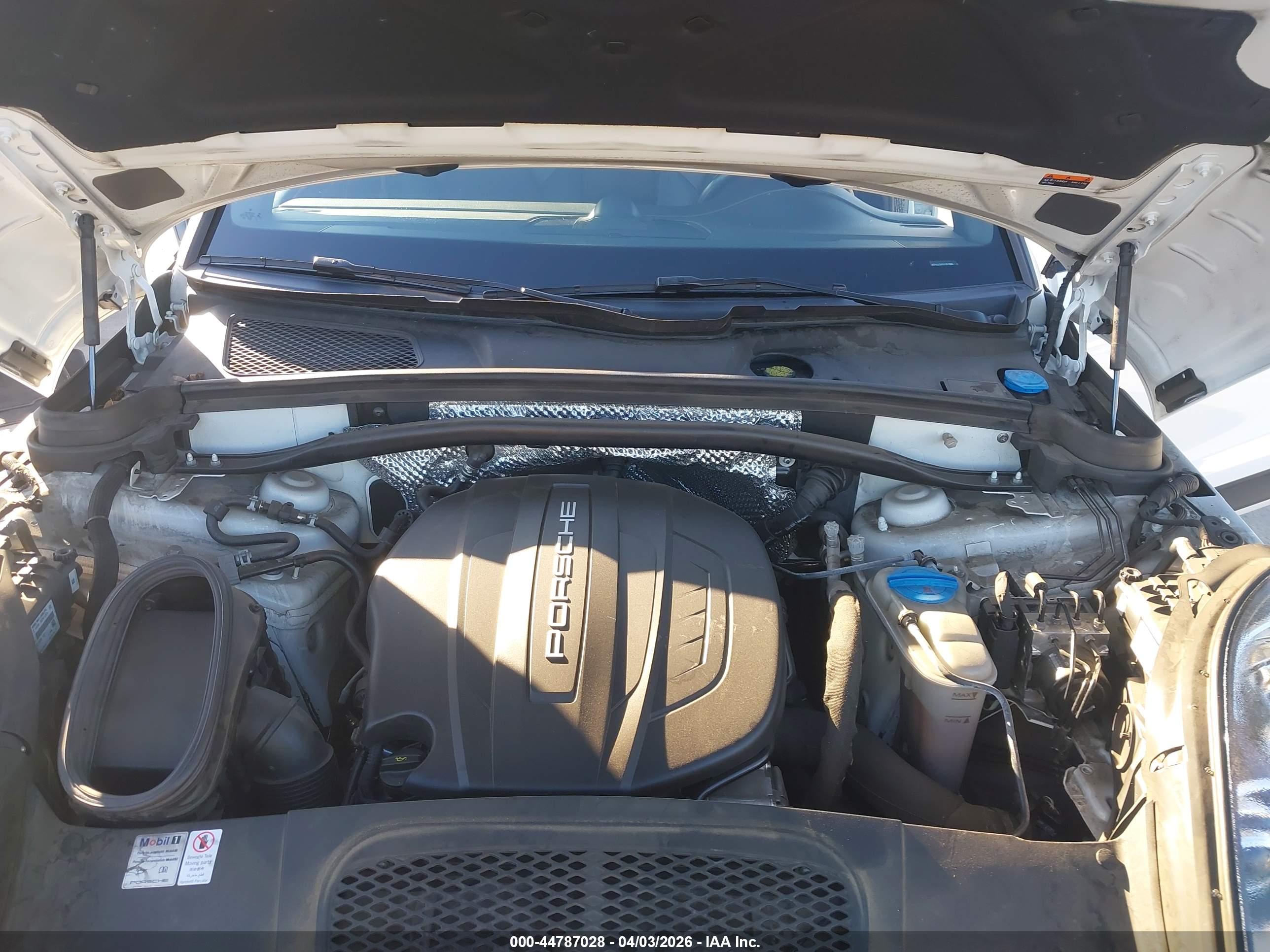 PORSCHE MACAN image 10