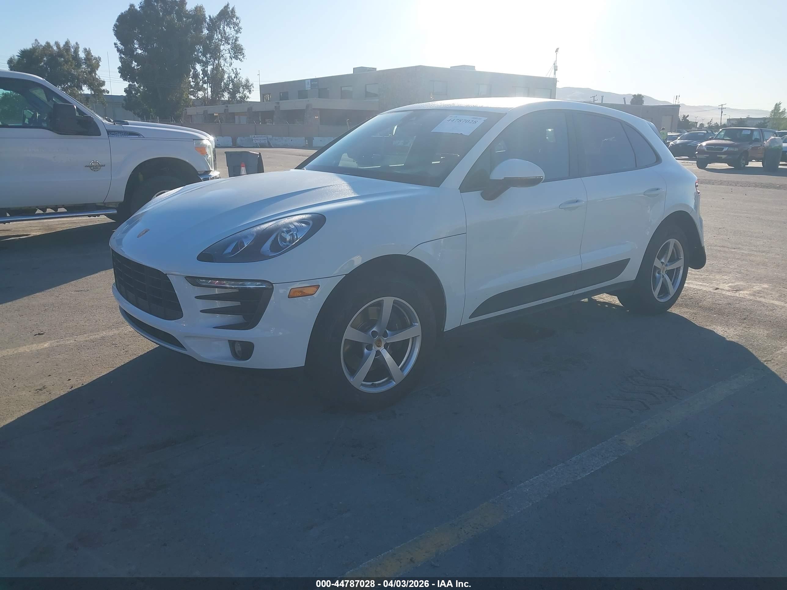 PORSCHE MACAN image 2