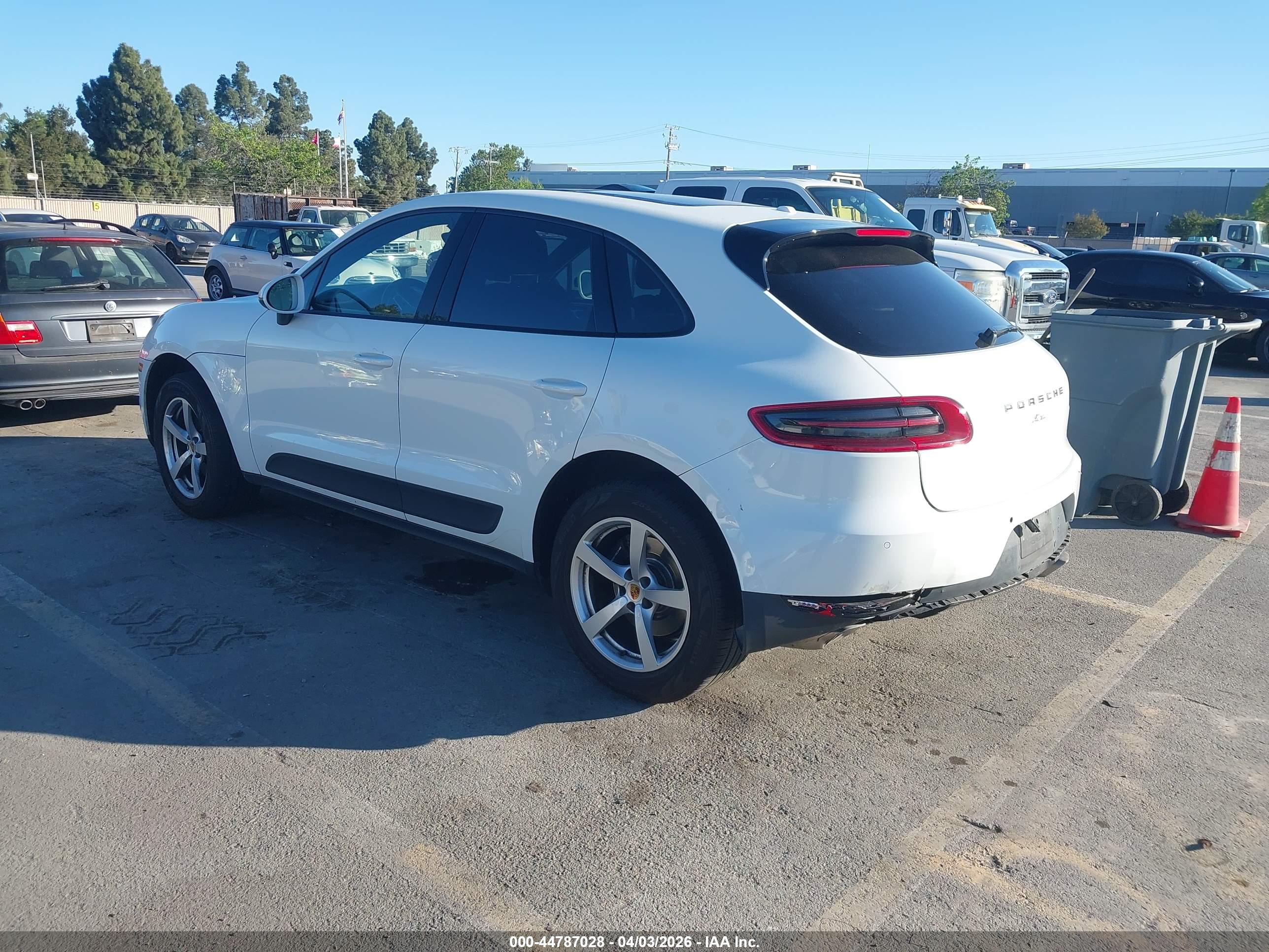 PORSCHE MACAN image 3