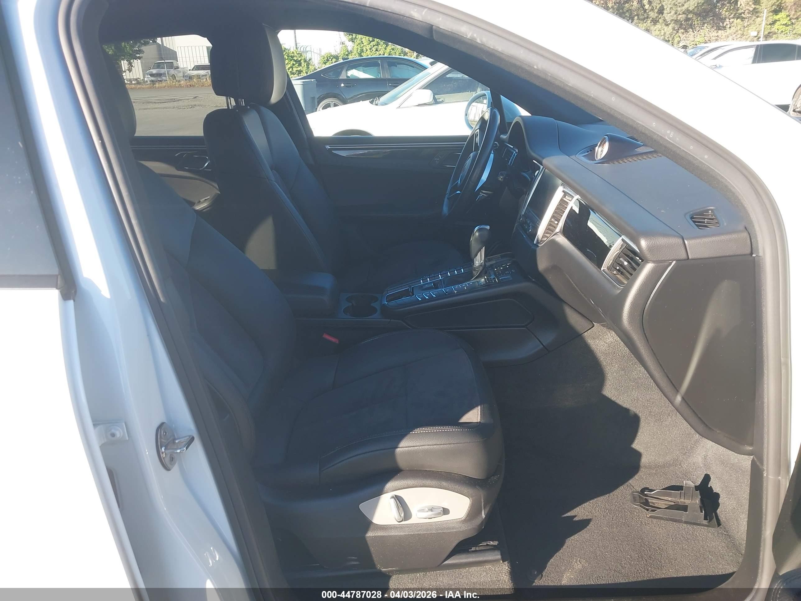 PORSCHE MACAN image 5