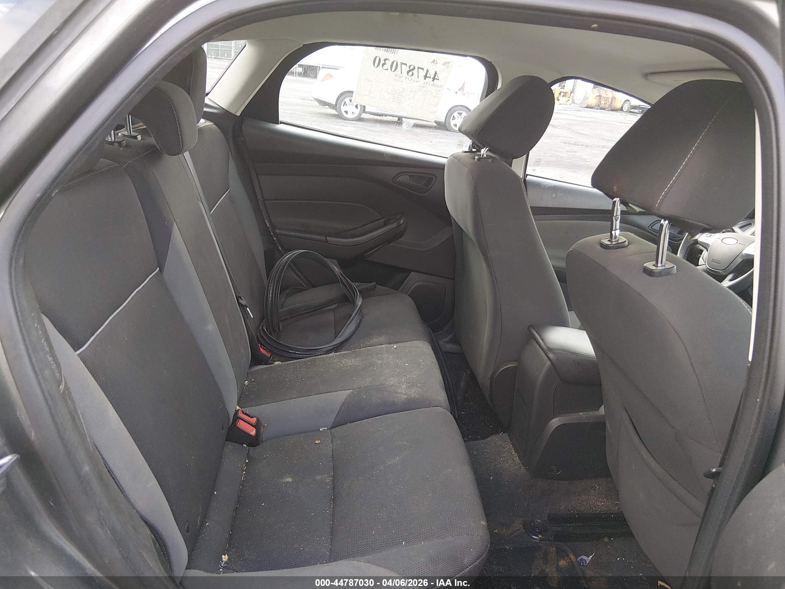FORD FOCUS image 8