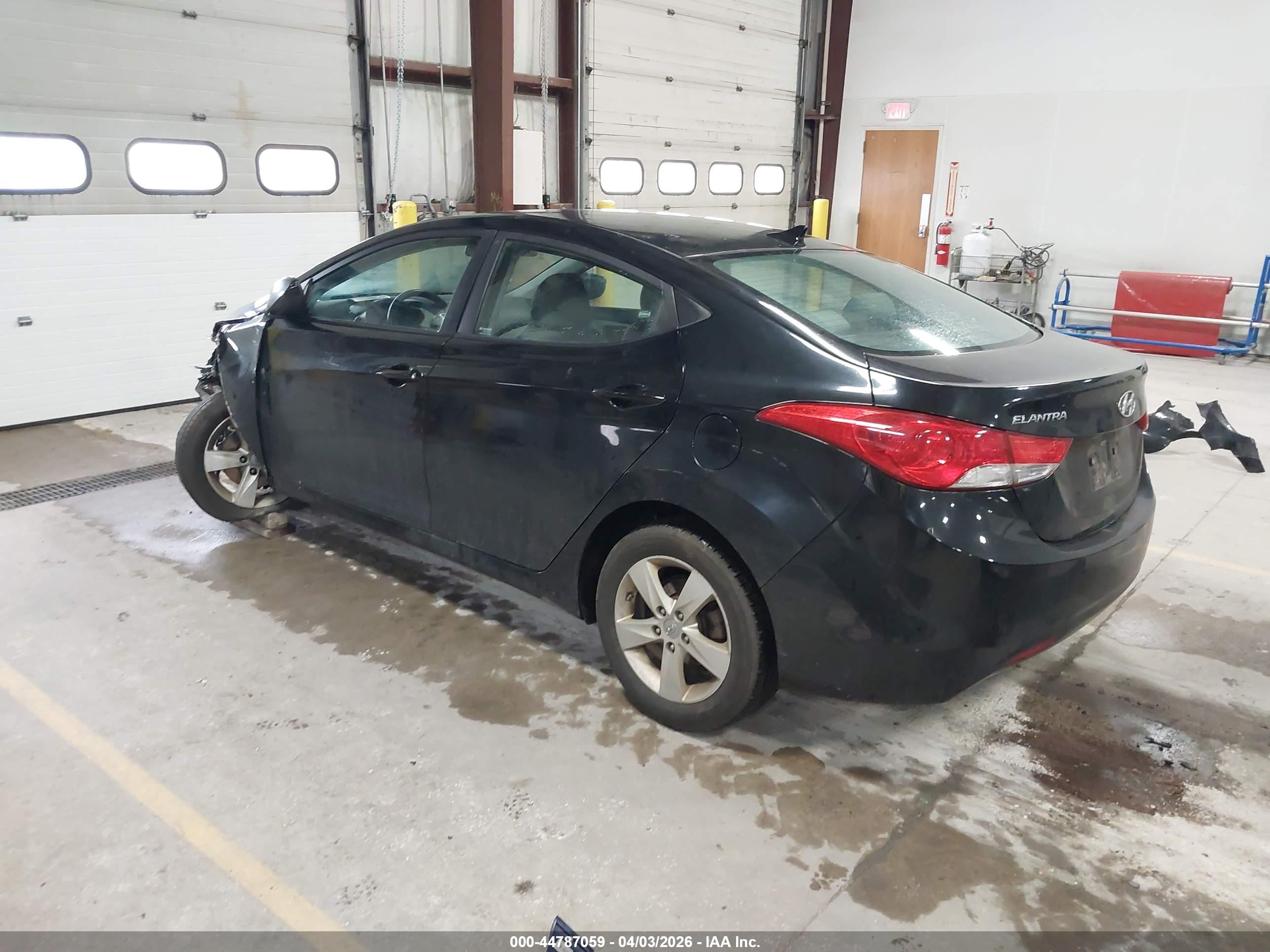 HYUNDAI ELANTRA image 3