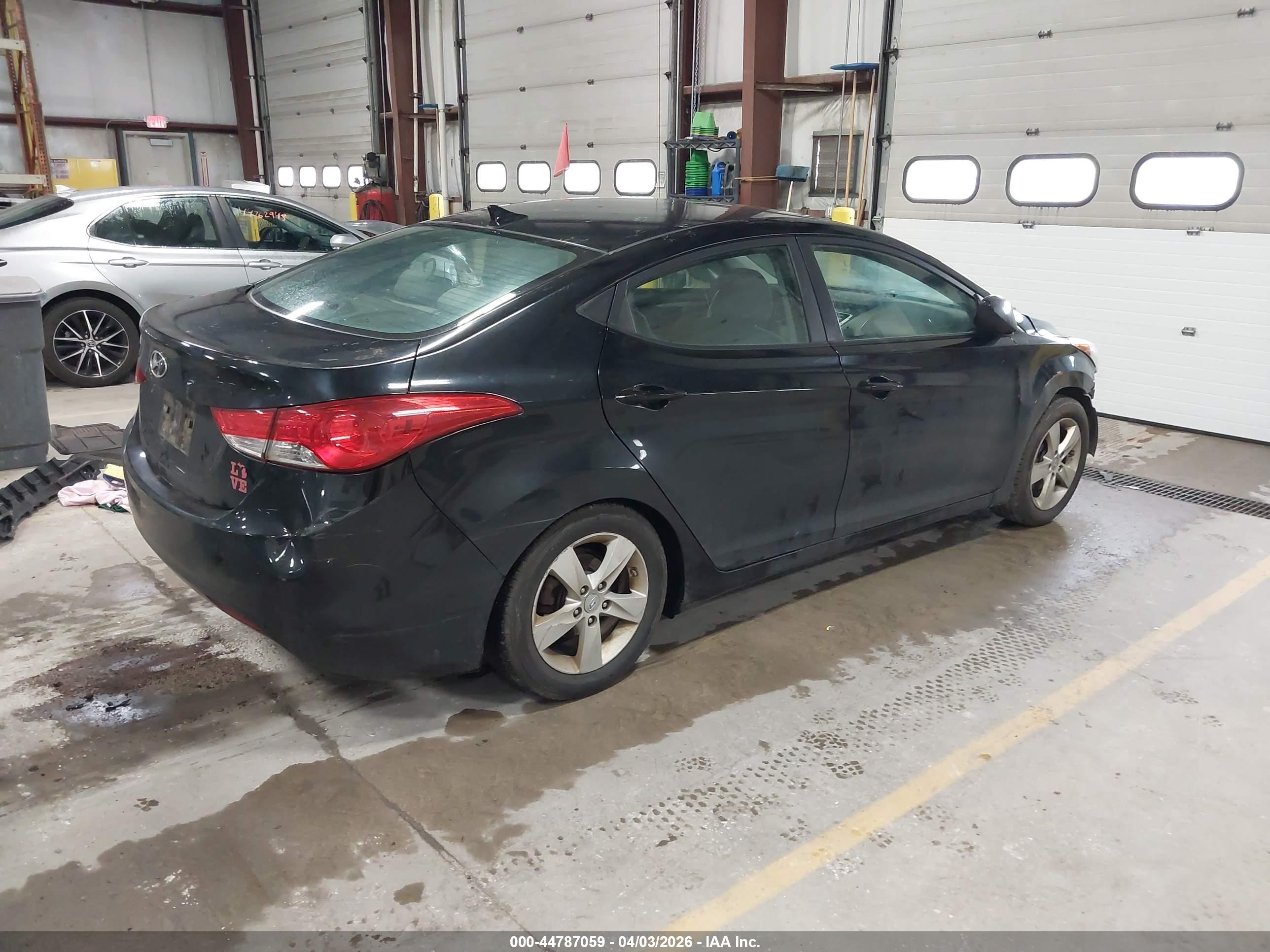 HYUNDAI ELANTRA image 4