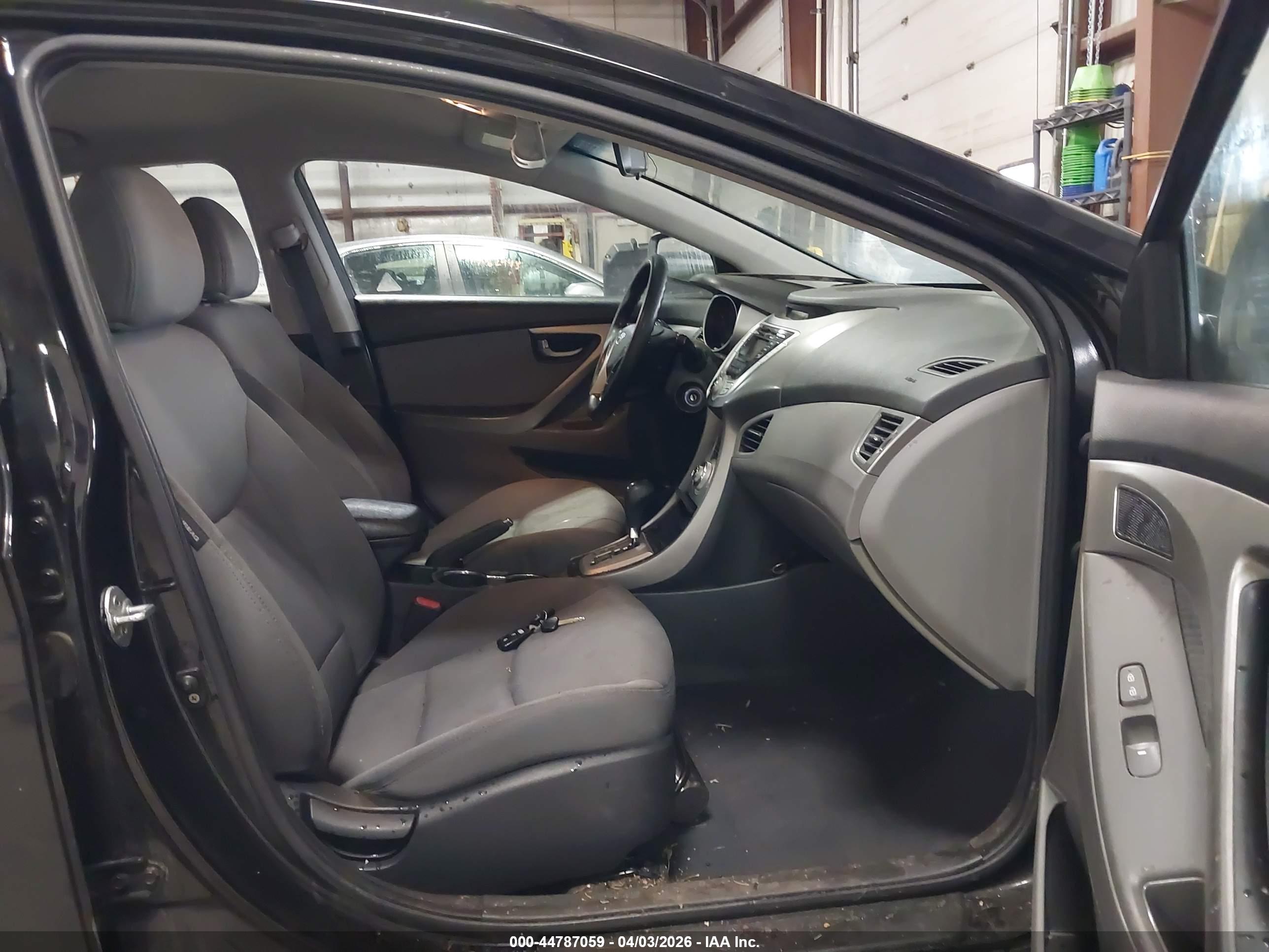 HYUNDAI ELANTRA image 5