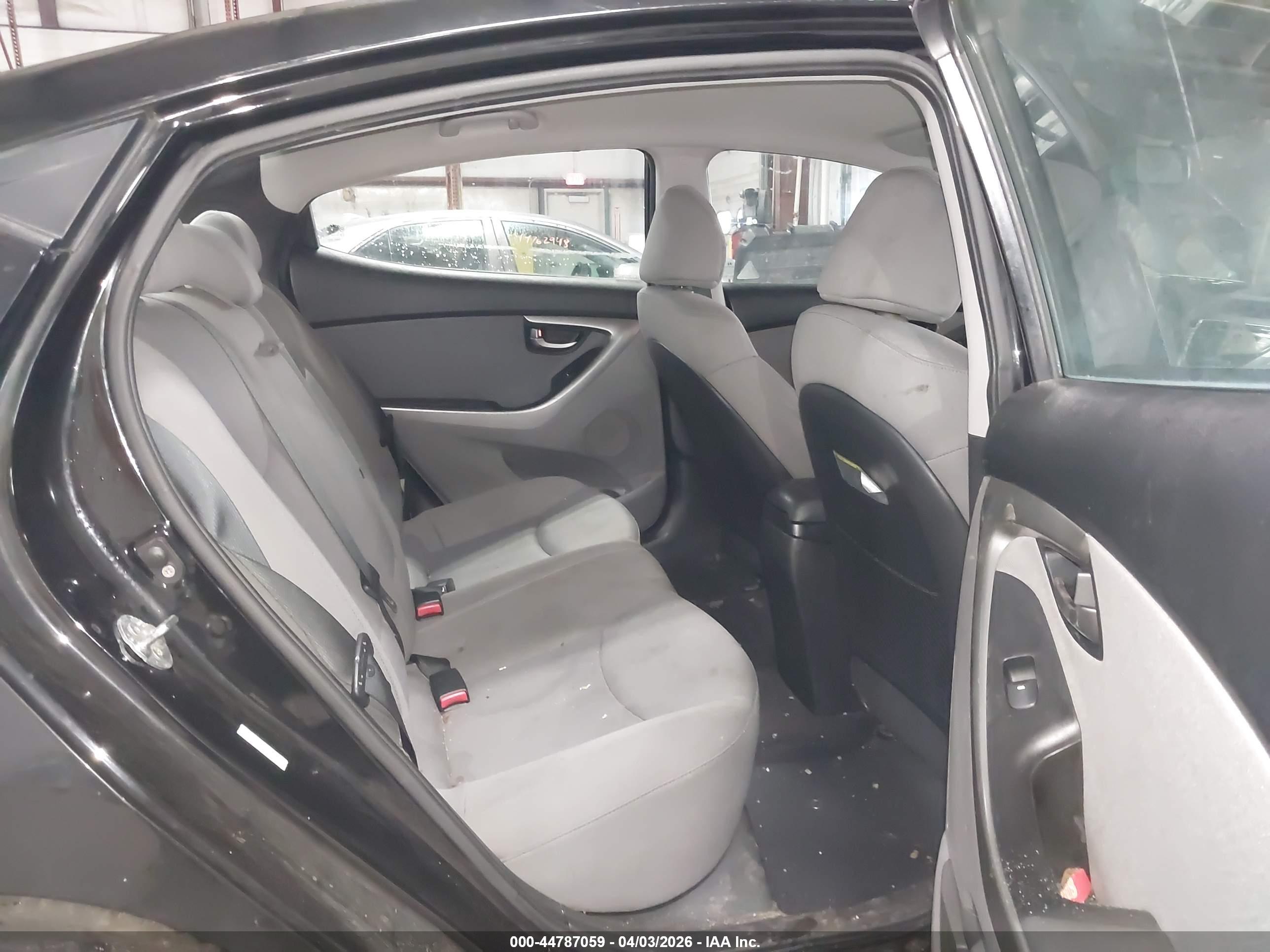 HYUNDAI ELANTRA image 8