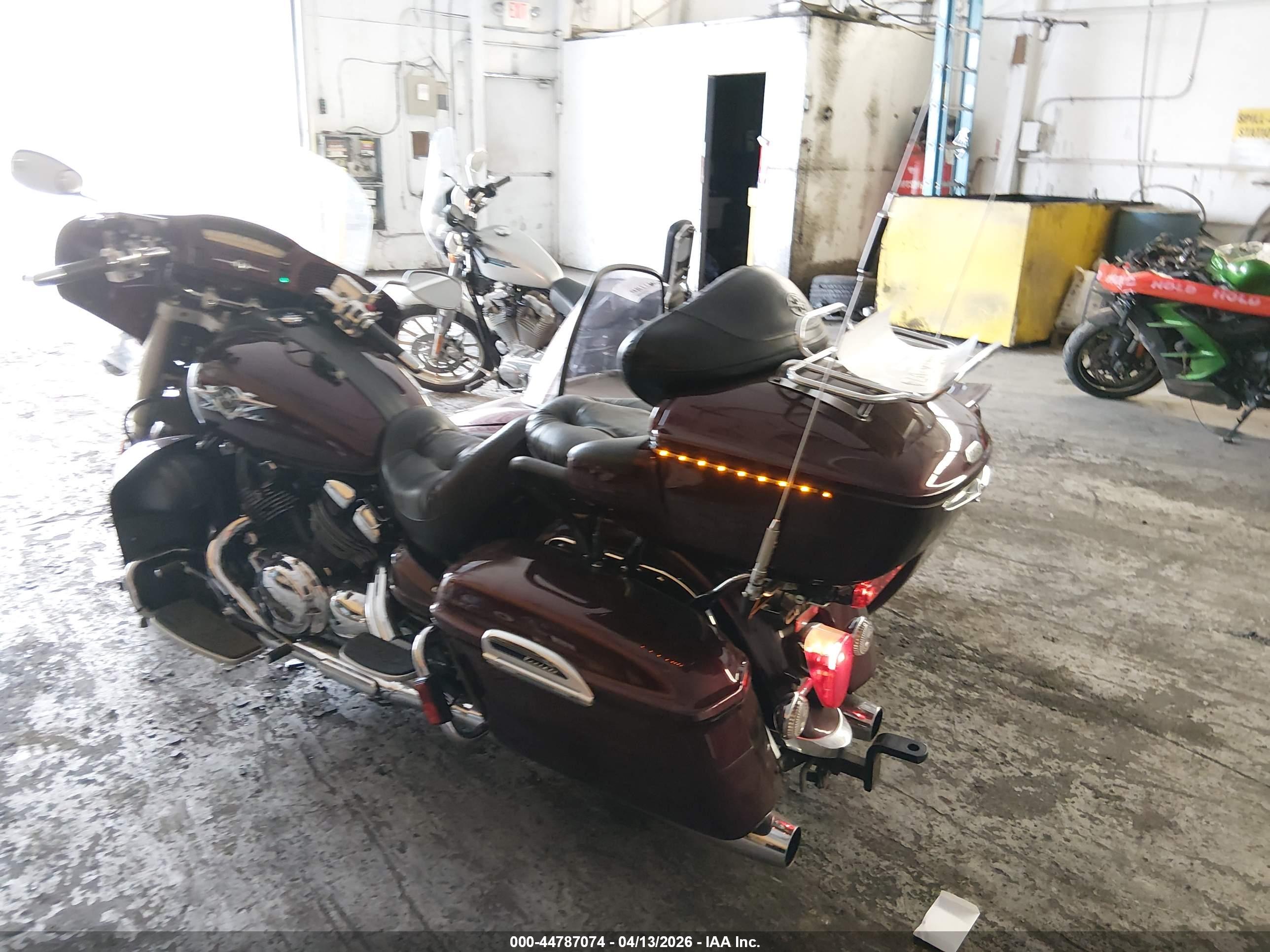 YAMAHA XVZ13 image 3
