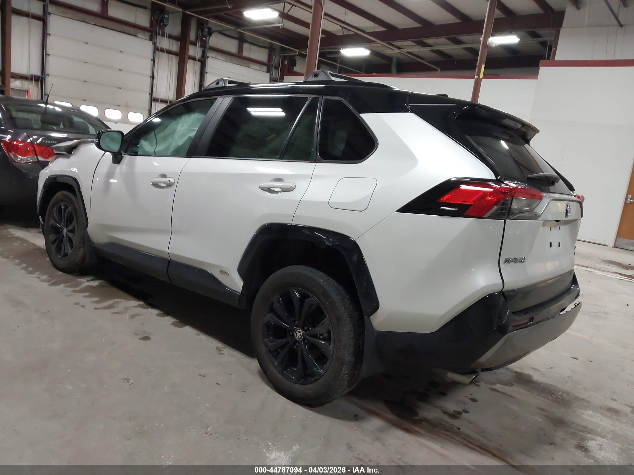 TOYOTA RAV4 image 3