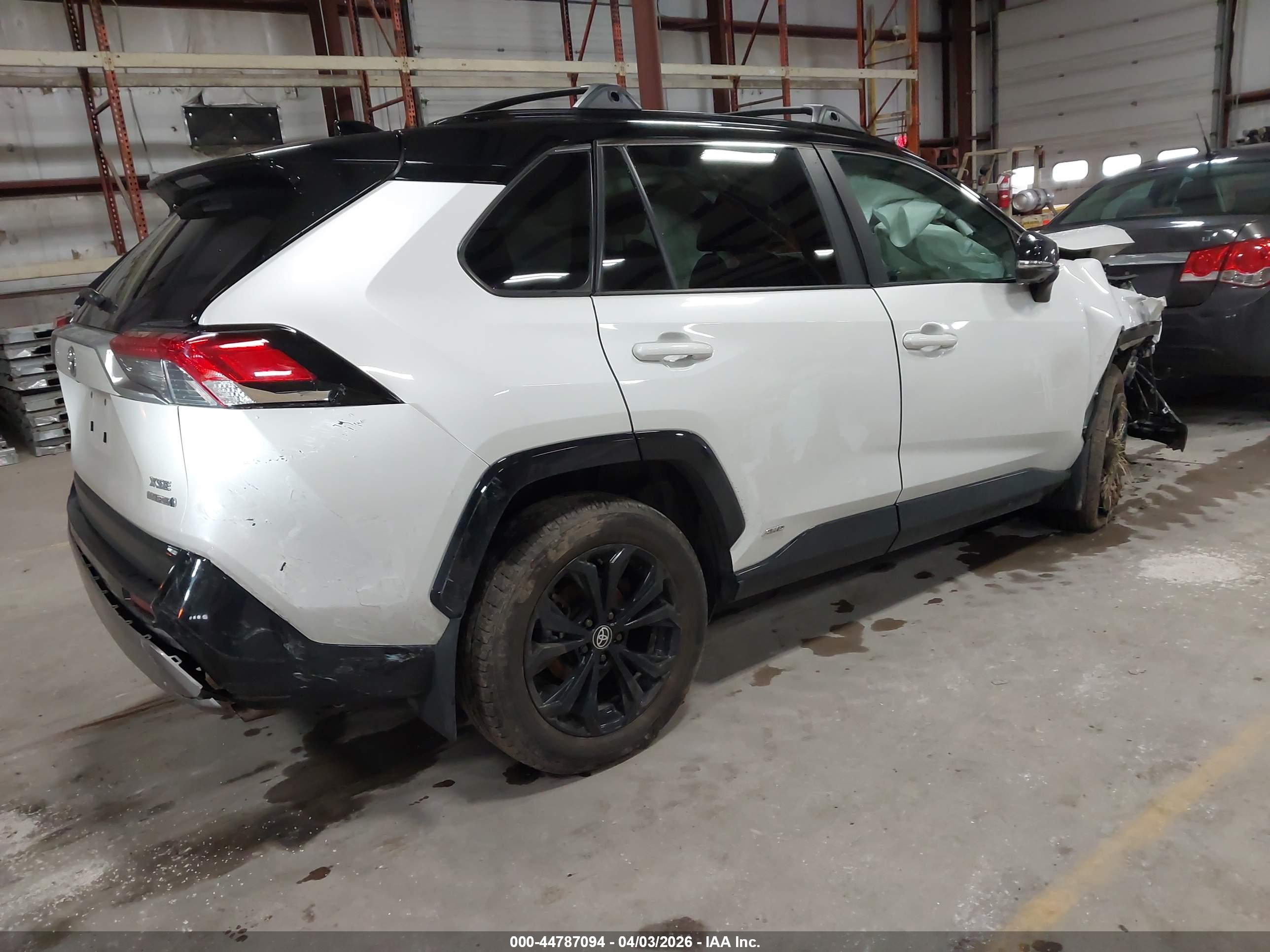 TOYOTA RAV4 image 4