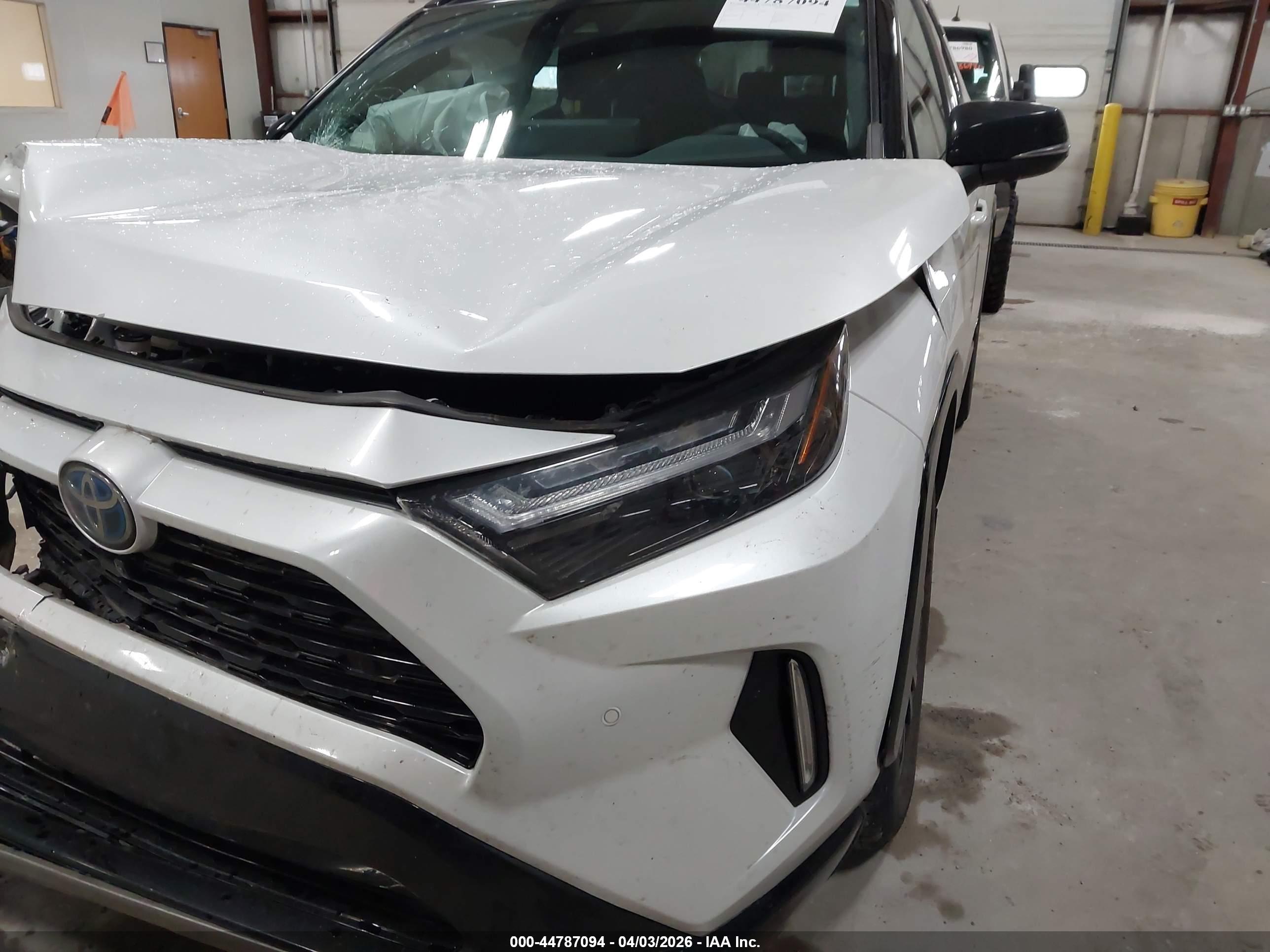 TOYOTA RAV4 image 6