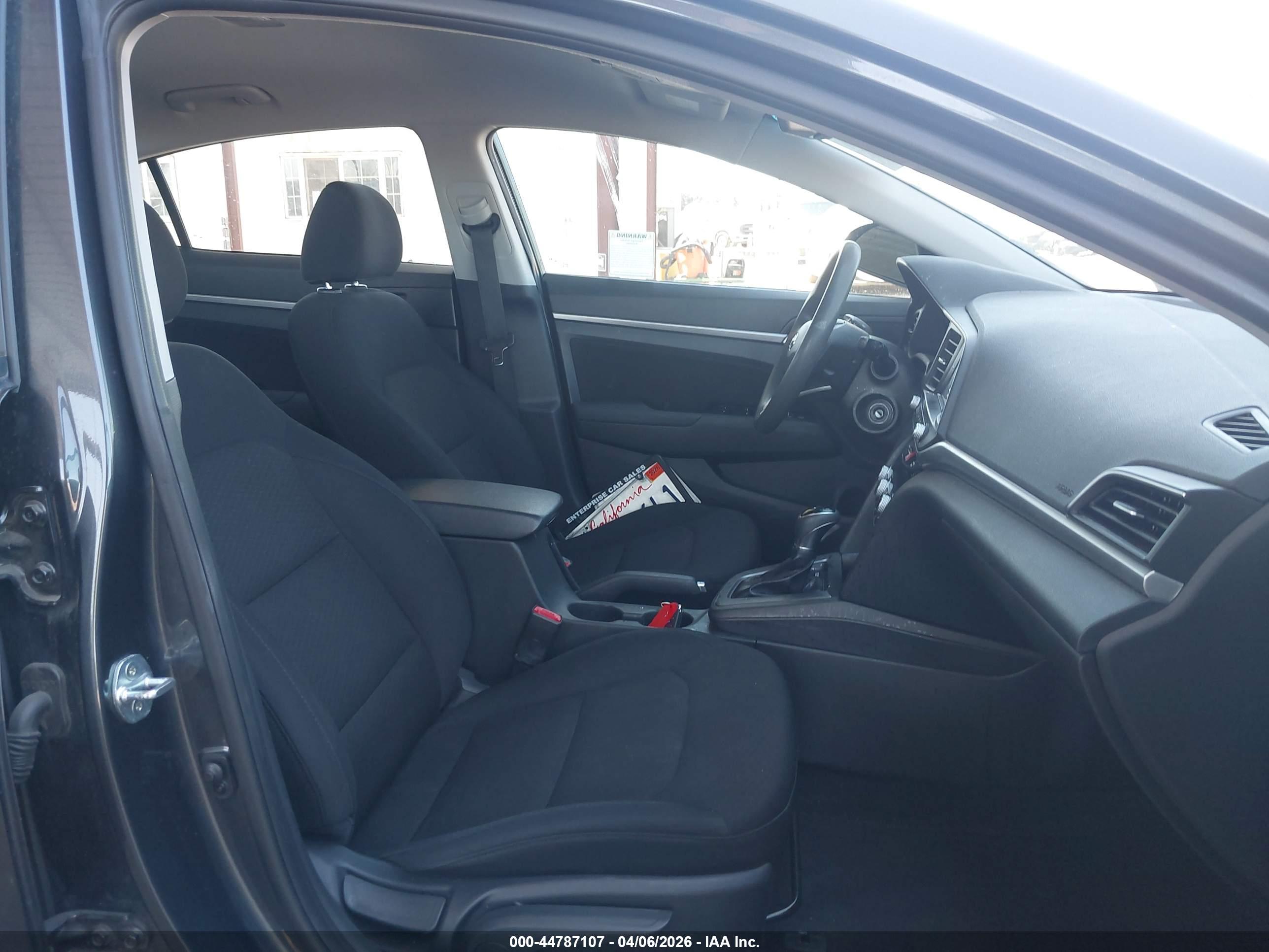 HYUNDAI ELANTRA image 5