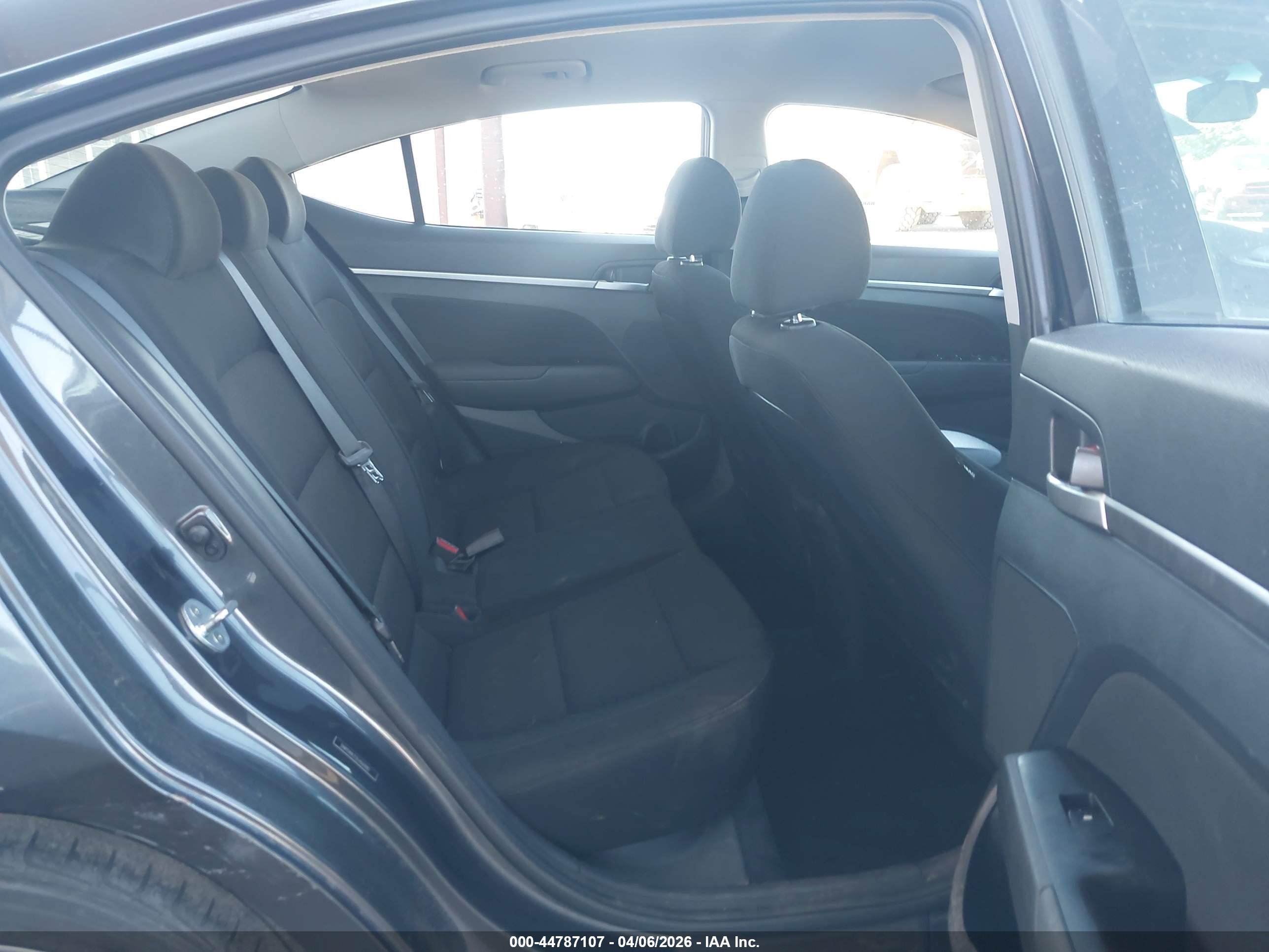 HYUNDAI ELANTRA image 8