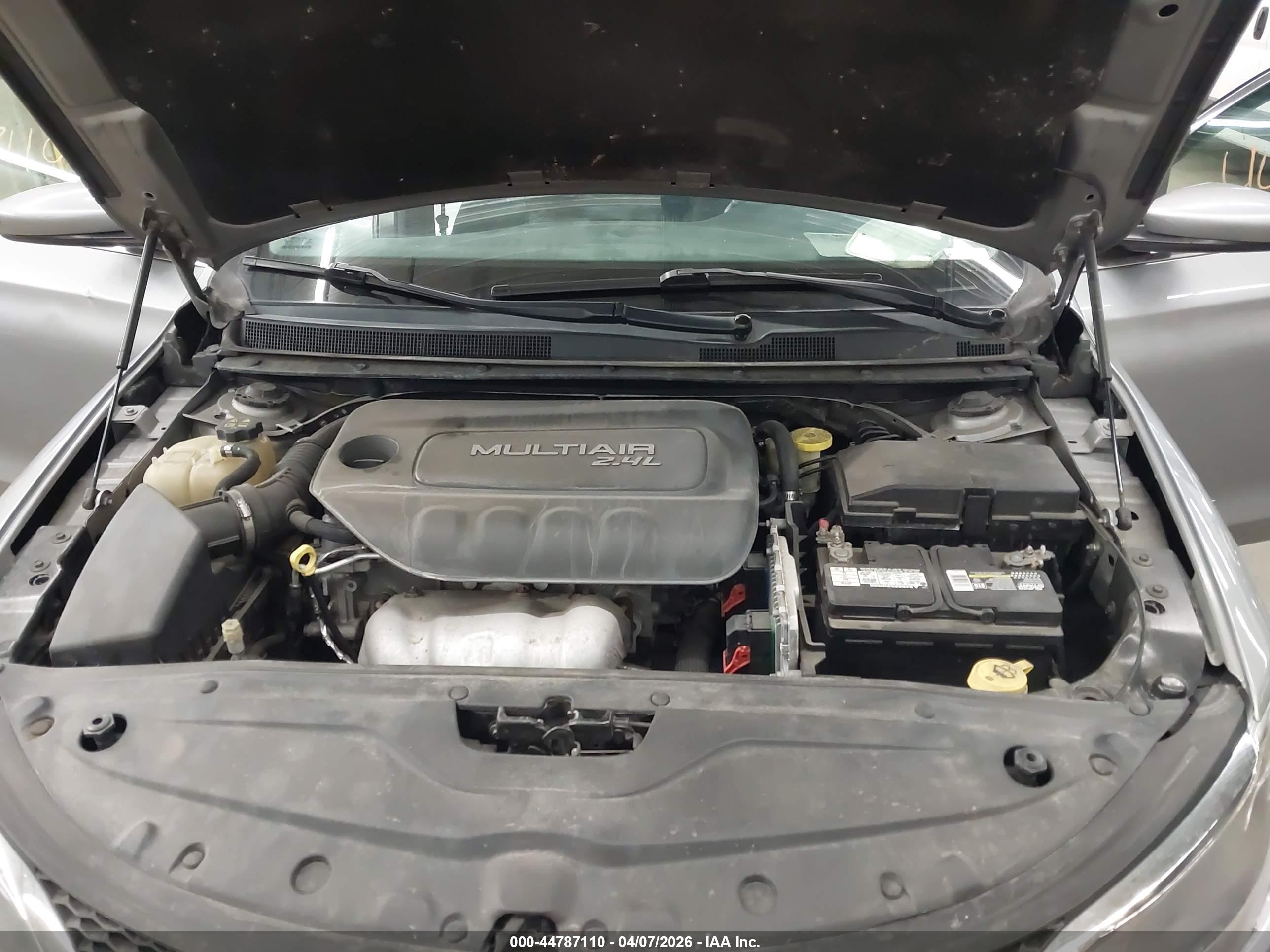 CHRYSLER 200 image 10