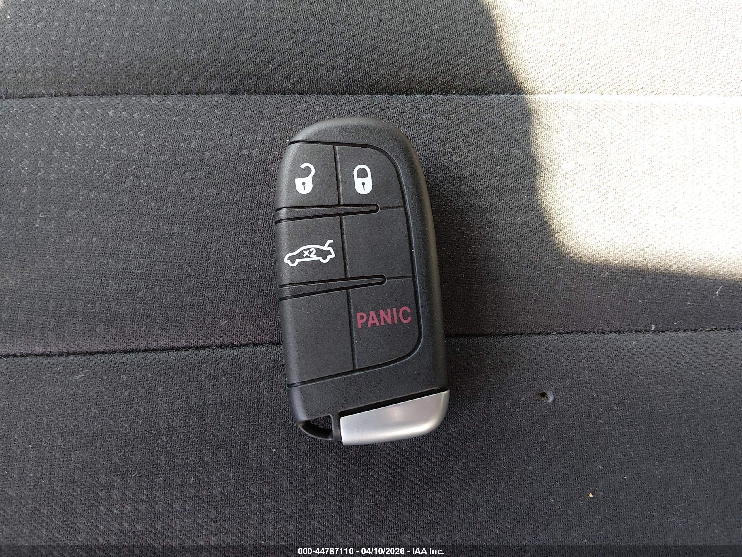 CHRYSLER 200 image 11