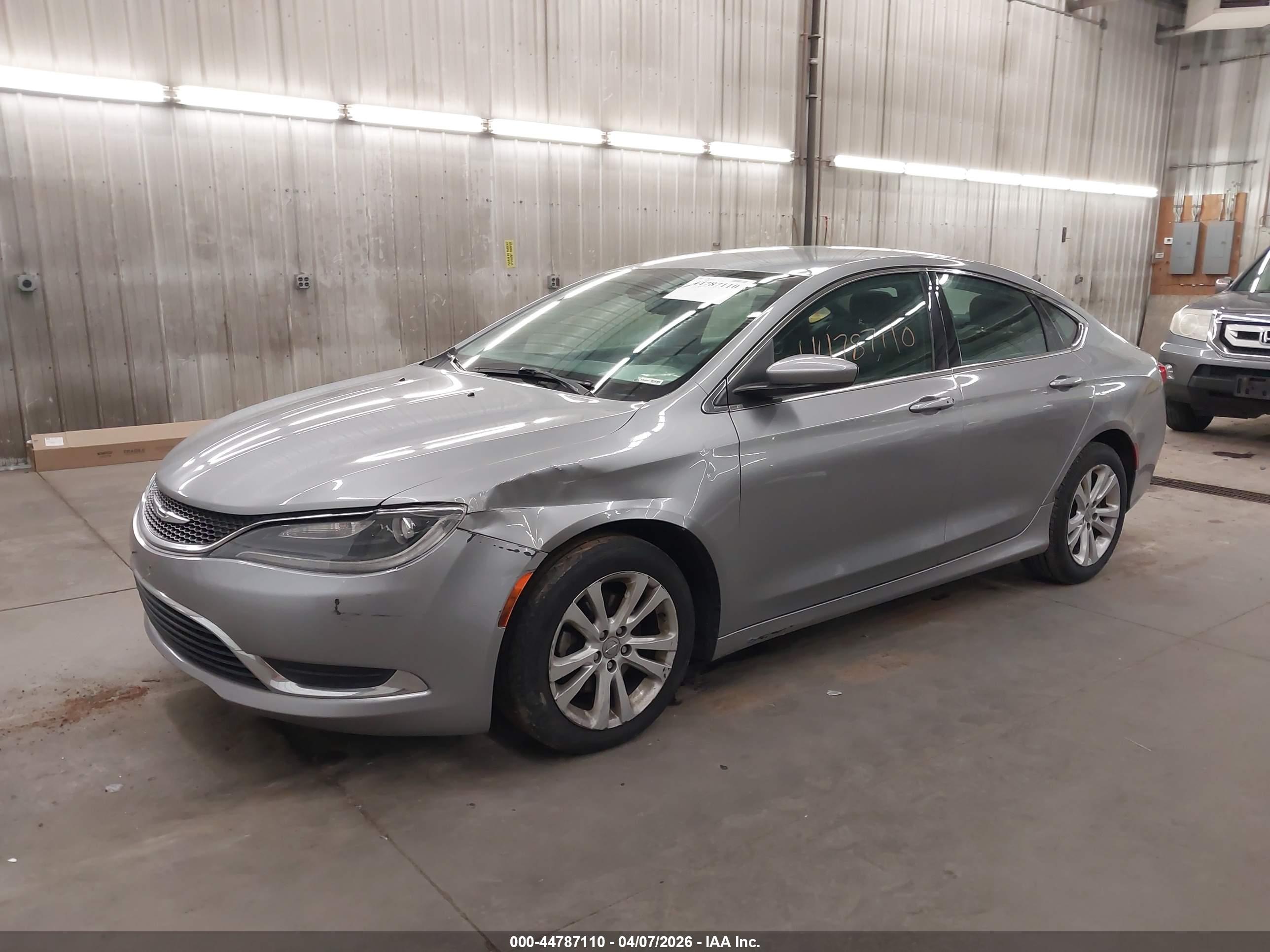 CHRYSLER 200 image 2
