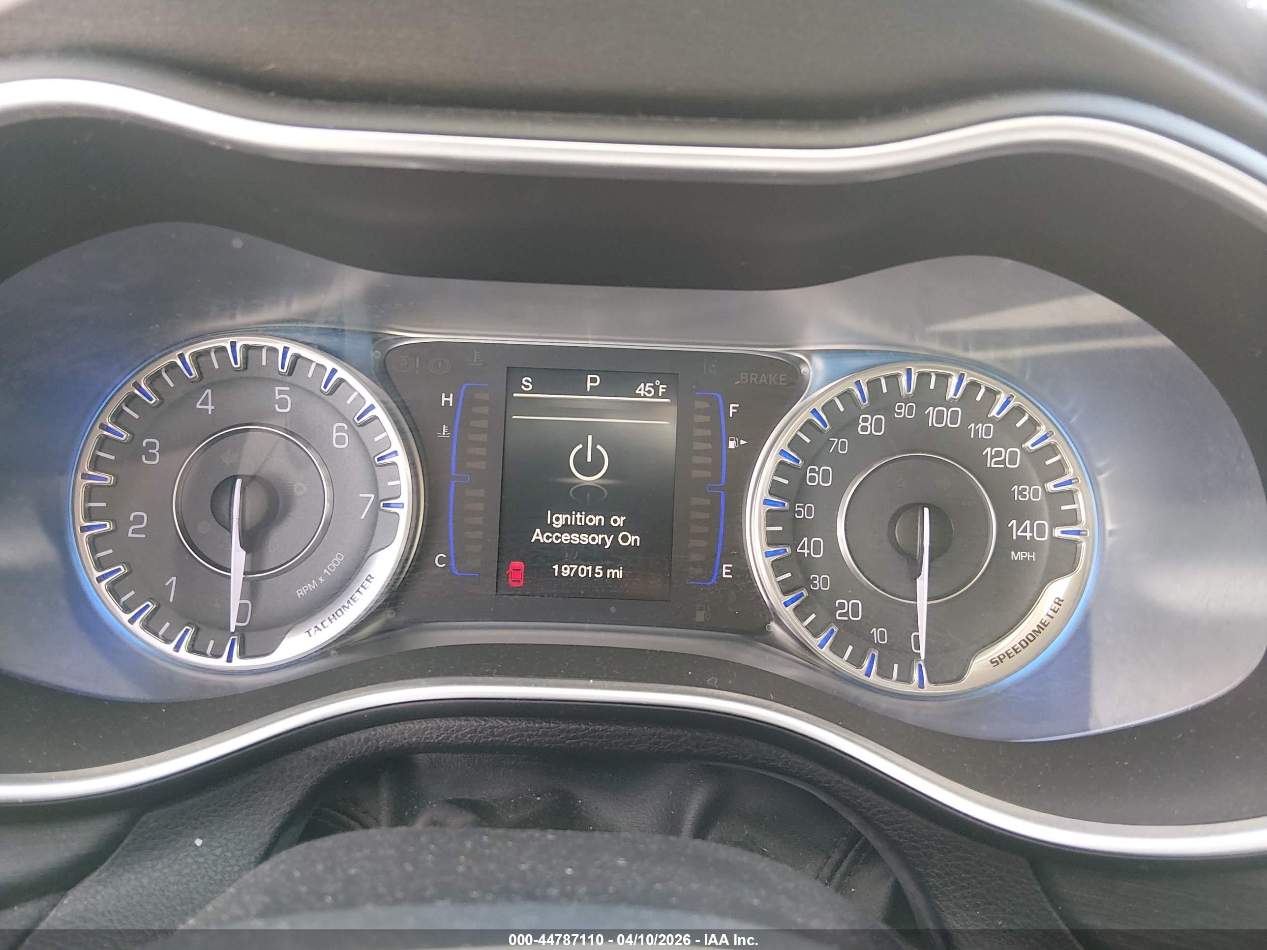 CHRYSLER 200 image 7