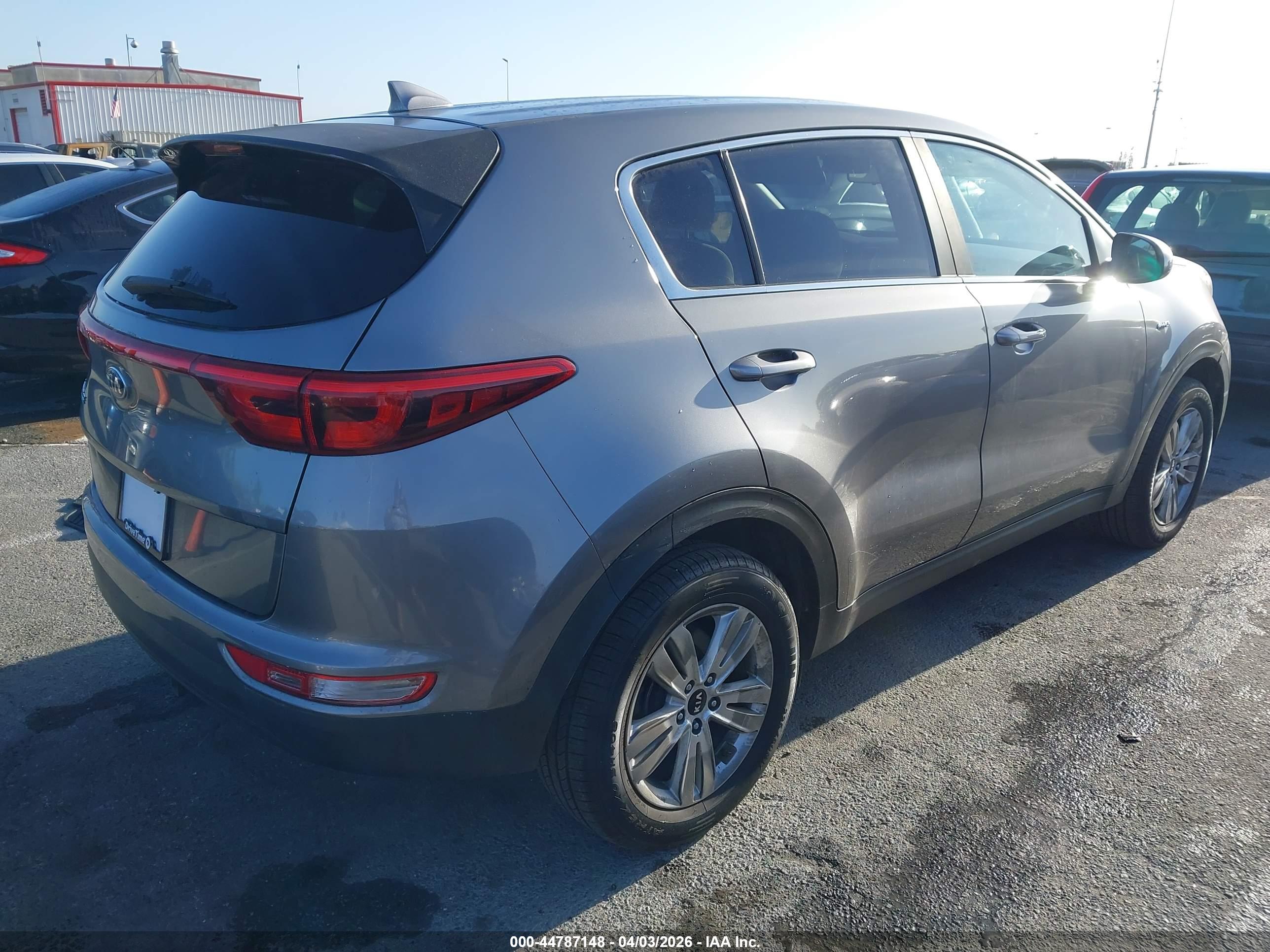 KIA SPORTAGE image 4