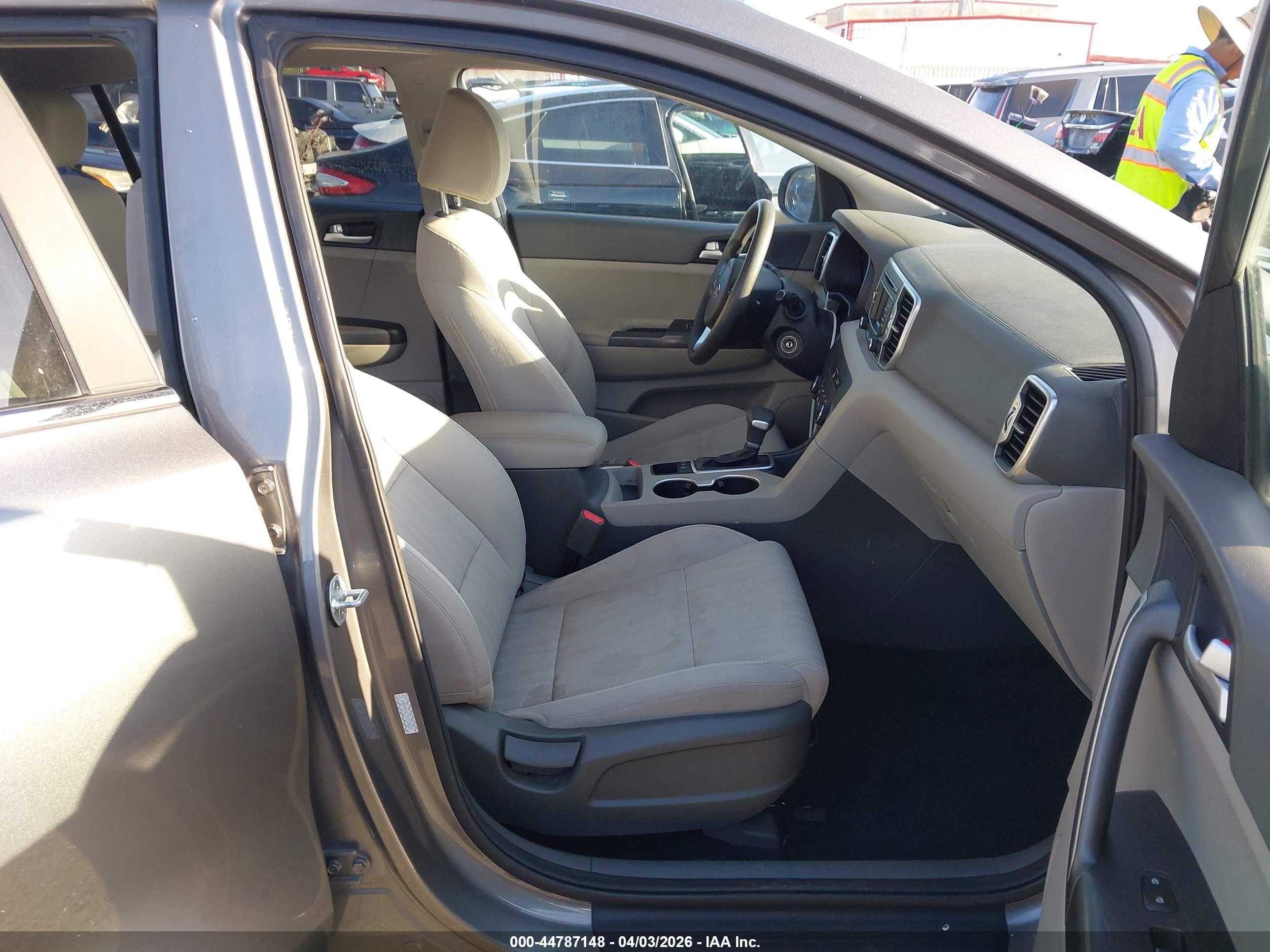 KIA SPORTAGE image 5